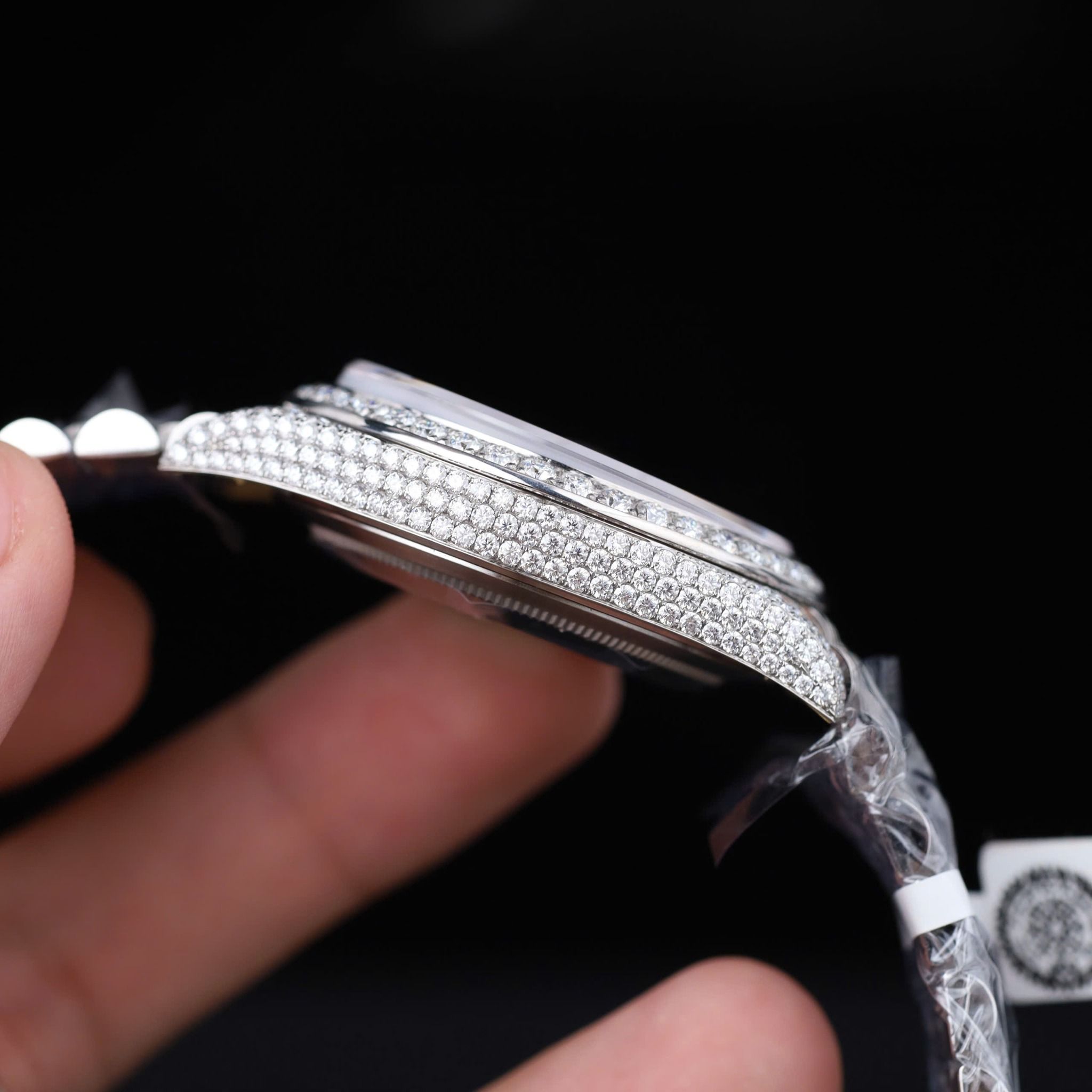 Rolex Oyster Perpetual Datejust bản chế tác độ full hơn 1000 viên kim cương Moissanite