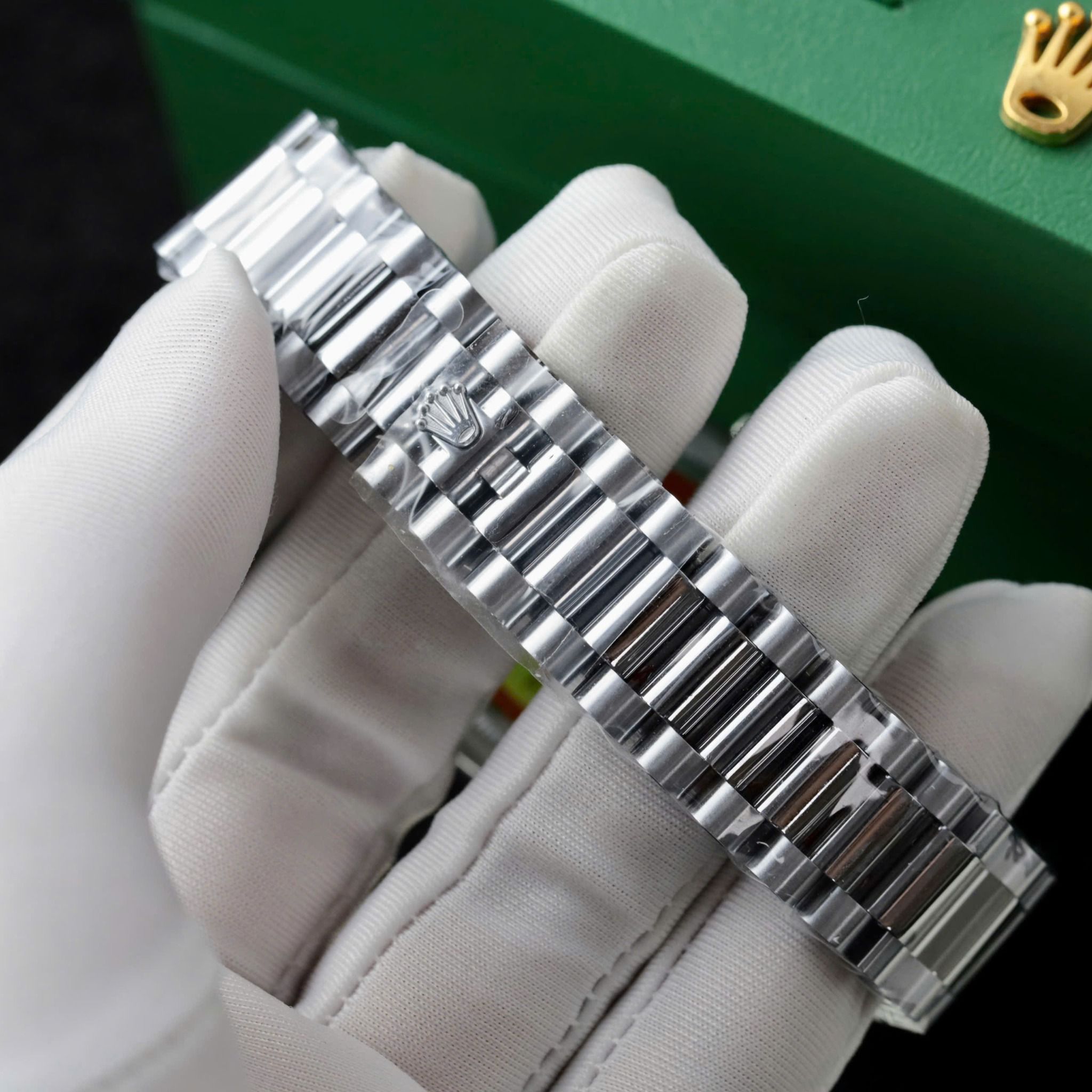 Rolex Oyster Perpetual Day-Date 36mm Mặt Xà cừ Cọc số Kim cương