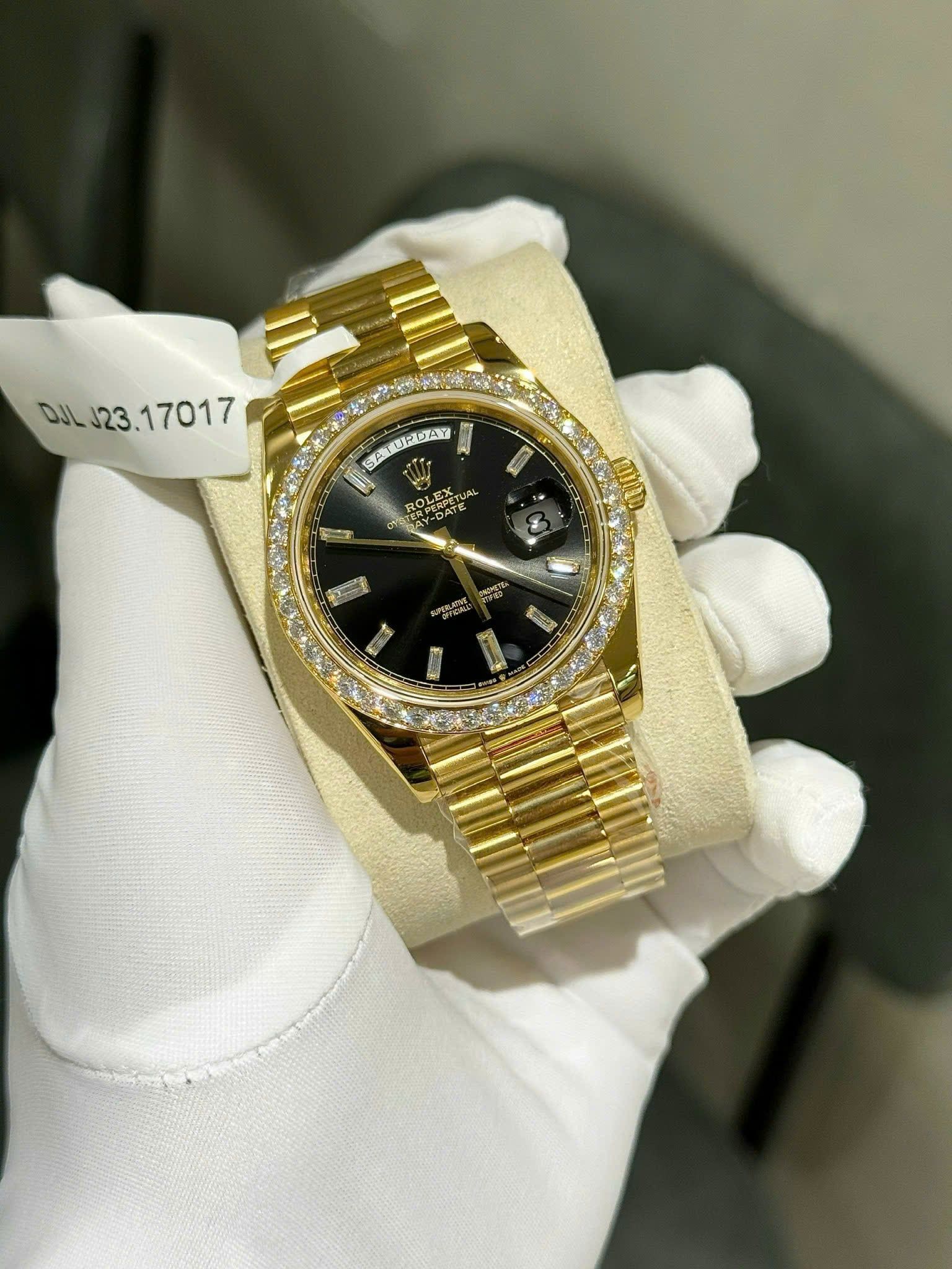 Rolex Day-Date 40mm Vàng 18K Bezel Kim Cương và Mặt Số Đen
