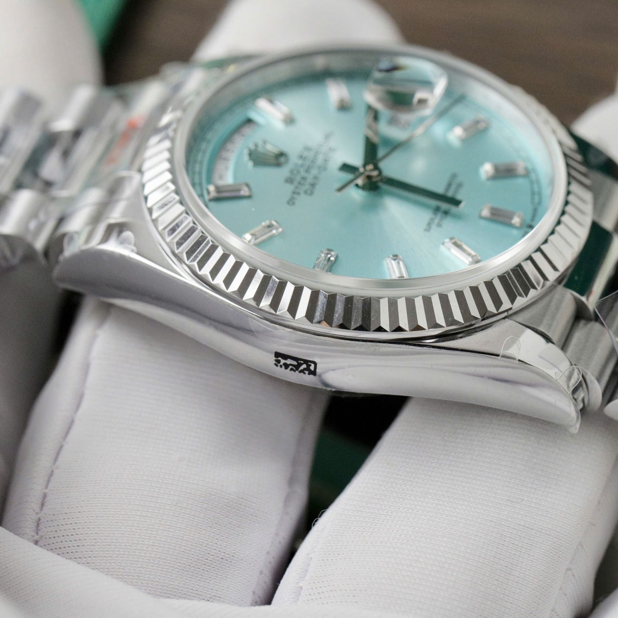 Rolex Oyster Perpetual Day-Date 36mm Mặt số màu Xanh Băng