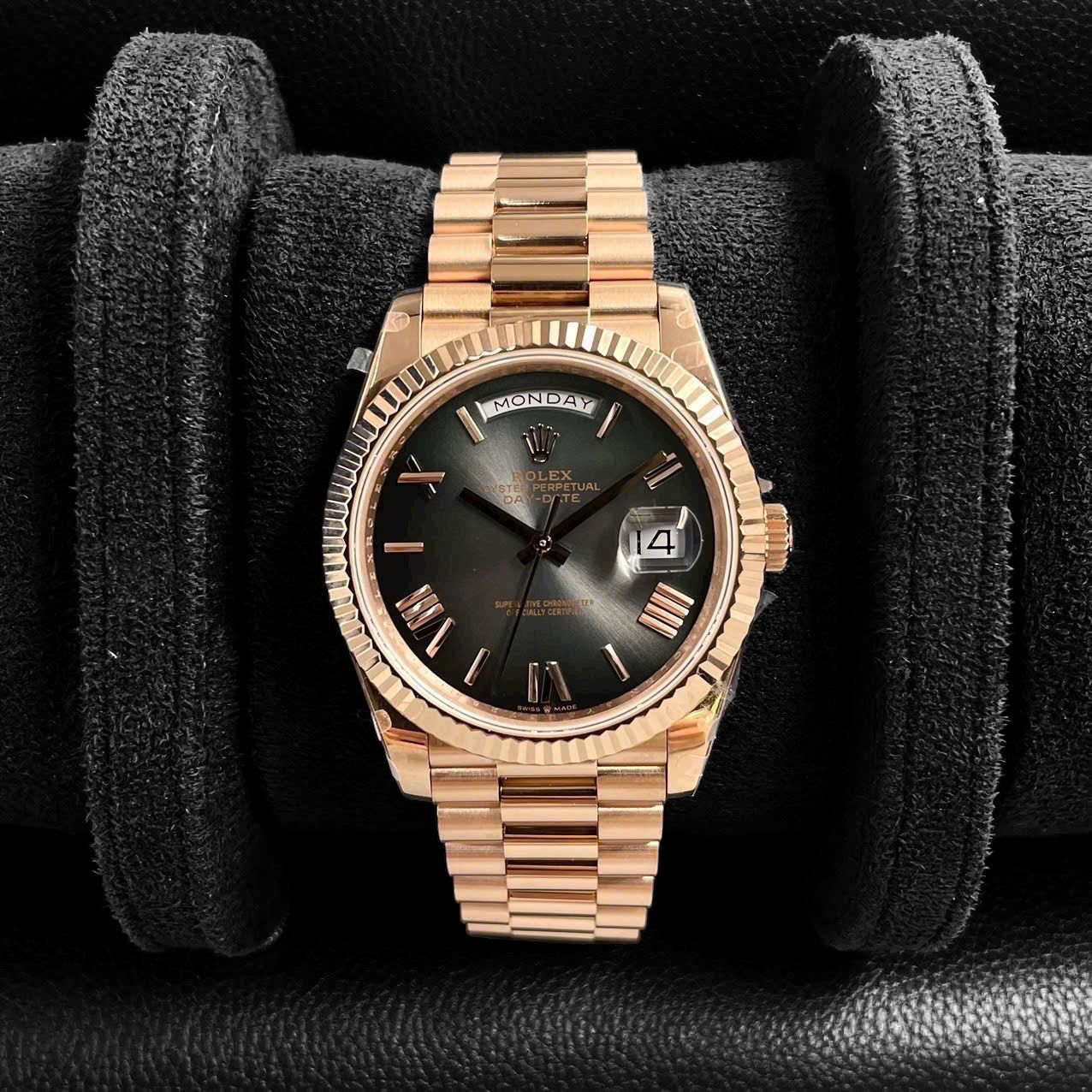 Rolex Day-Date 40mm Vàng Hồng Mặt Số Đá Ombre Cọc Số La Mã