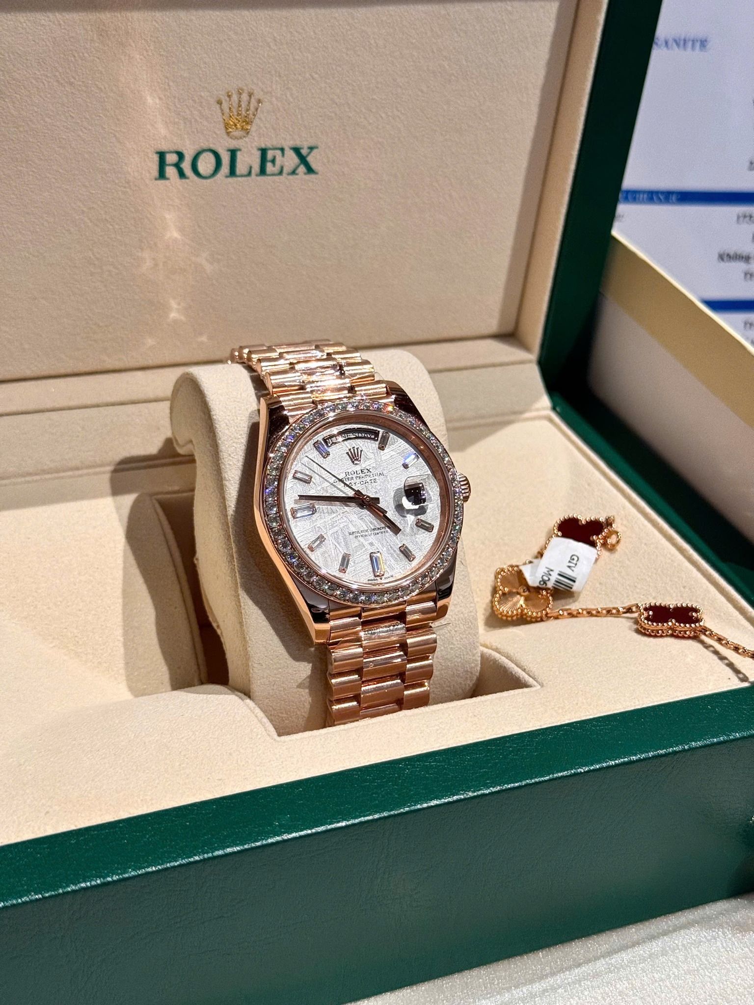 Rolex Day-Date 40mm Vàng hồng Mặt số Thiên thạch
