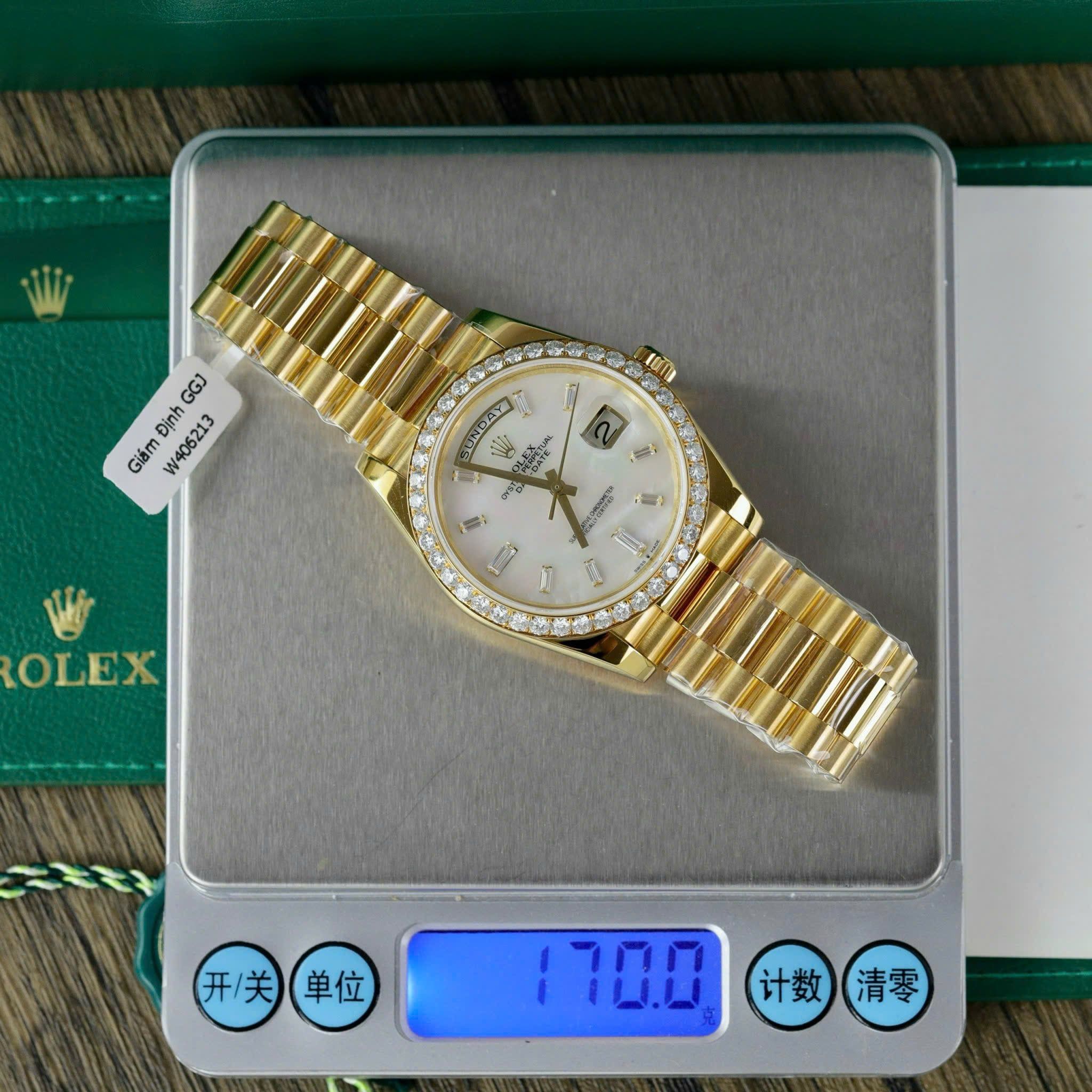 Rolex Day-Date 40mm bản chế tác riêng Mặt số Xà cừ Bezel Kim Cương