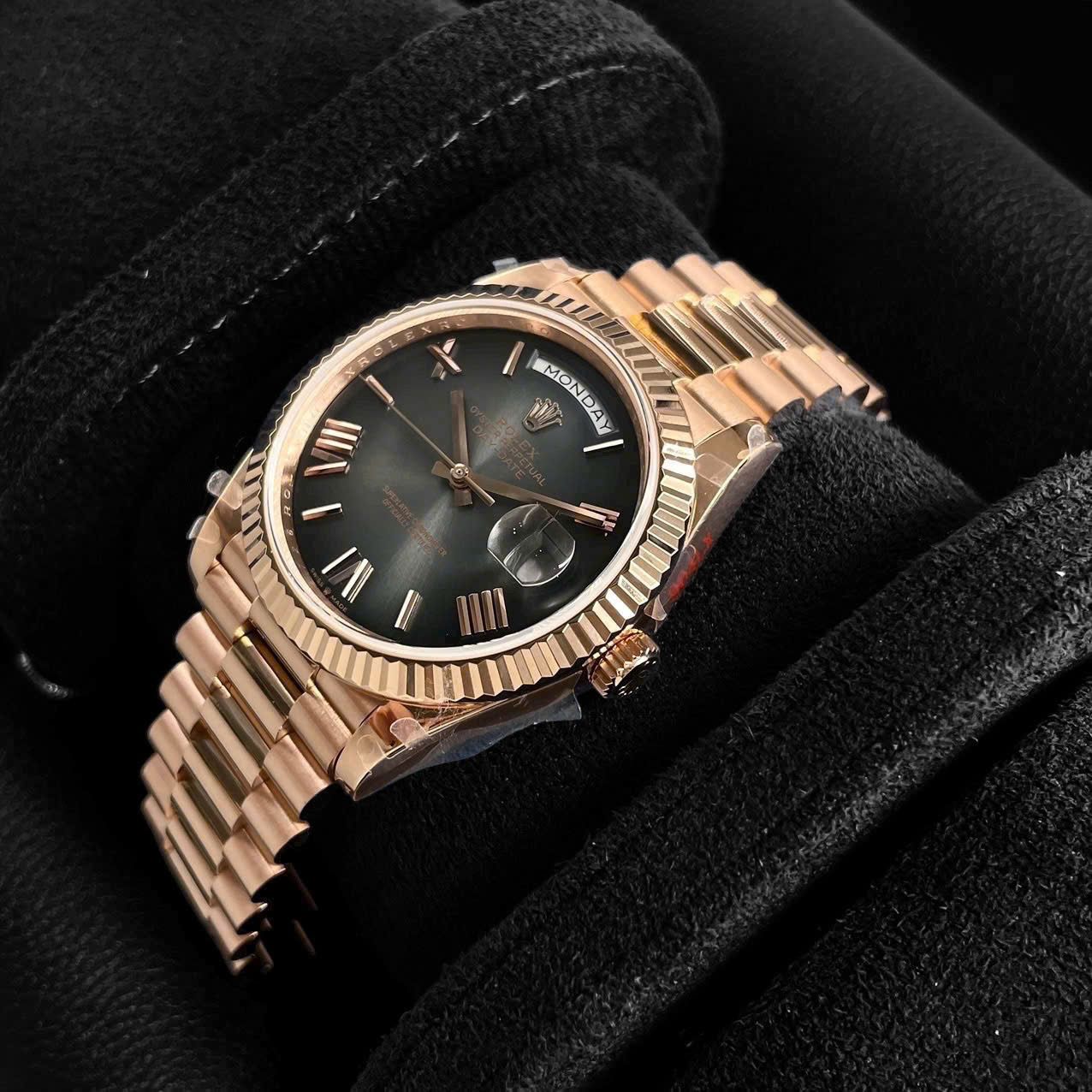 Rolex Day-Date 40mm Vàng Hồng Mặt Số Đá Ombre Cọc Số La Mã