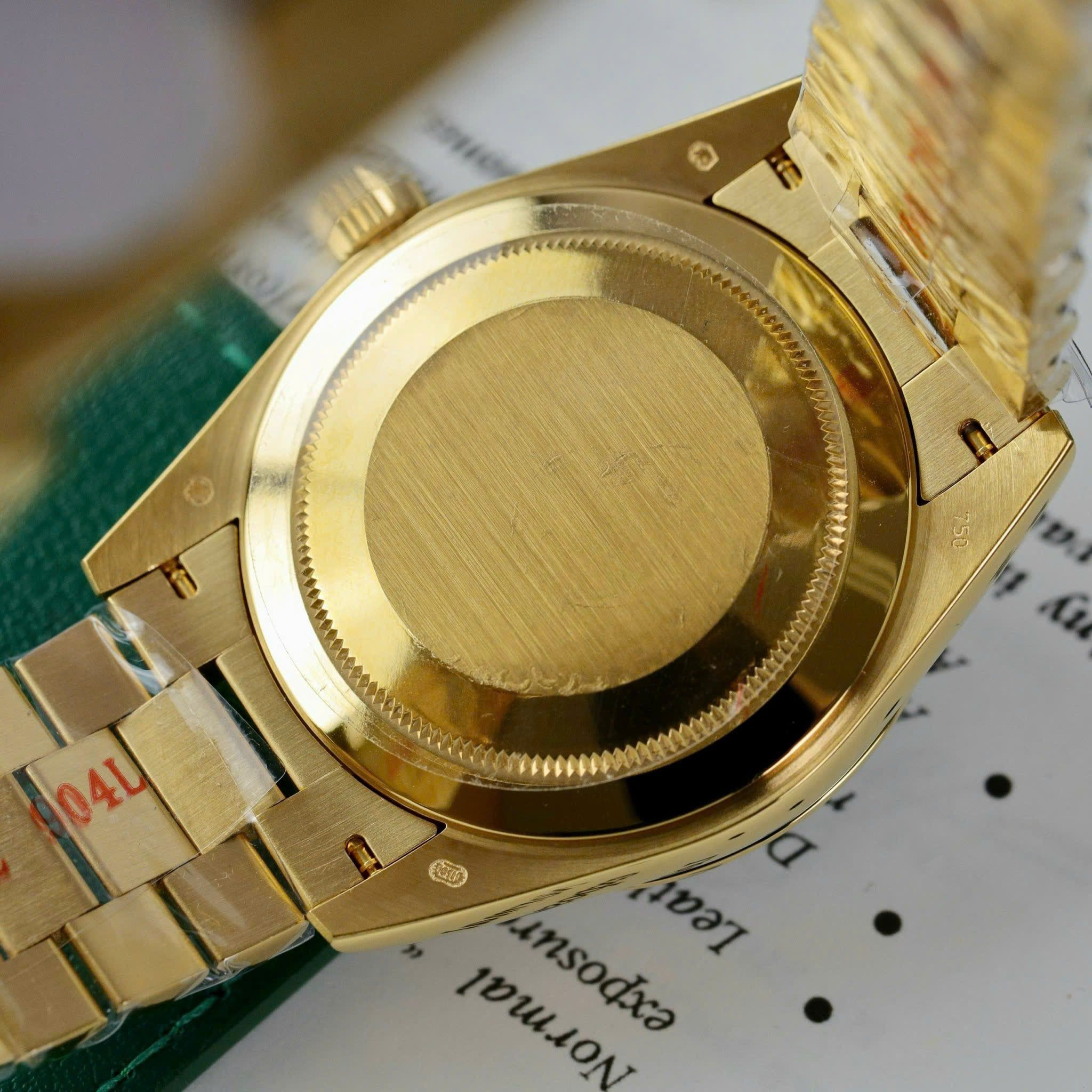 Rolex Day-Date 40mm bản chế tác riêng Mặt số Xà cừ Bezel Kim Cương