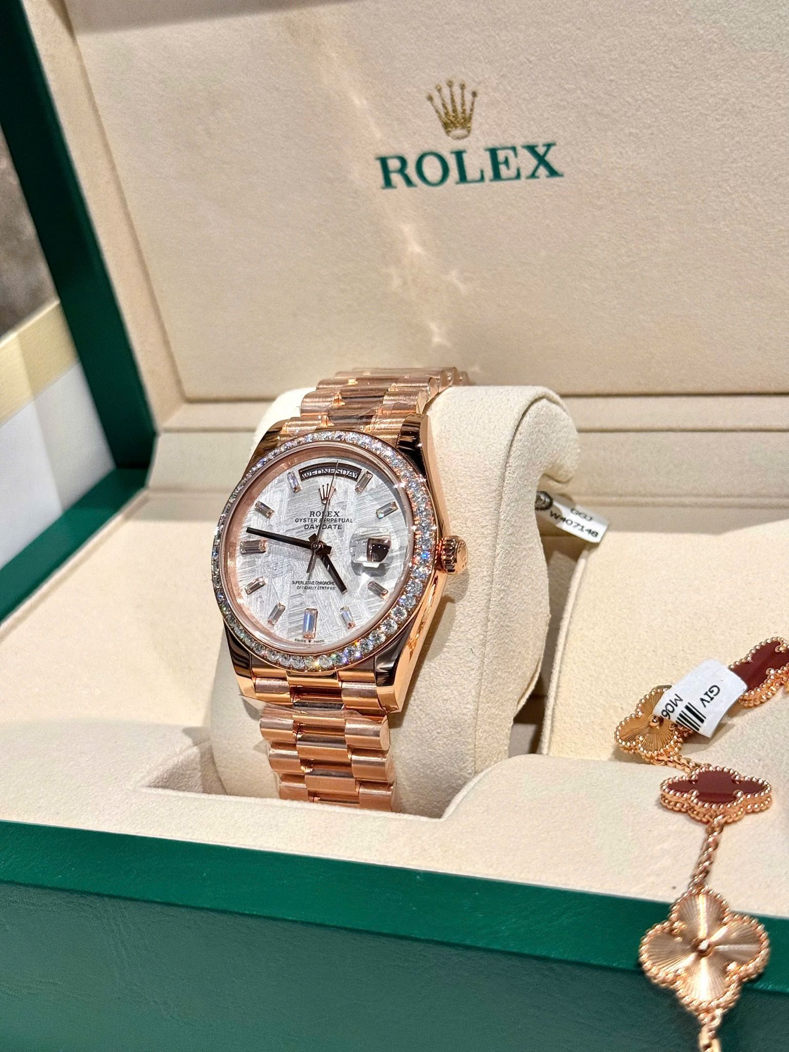 Rolex Day-Date 40mm Vàng hồng Mặt số Thiên thạch