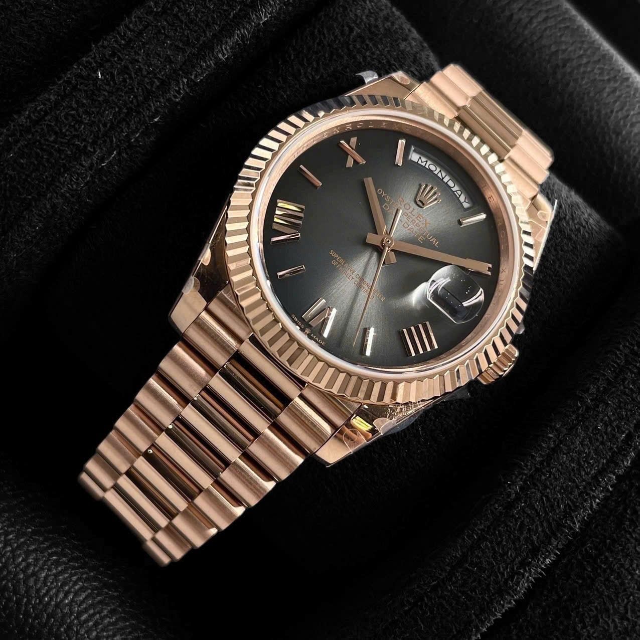 Rolex Day-Date 40mm Vàng Hồng Mặt Số Đá Ombre Cọc Số La Mã