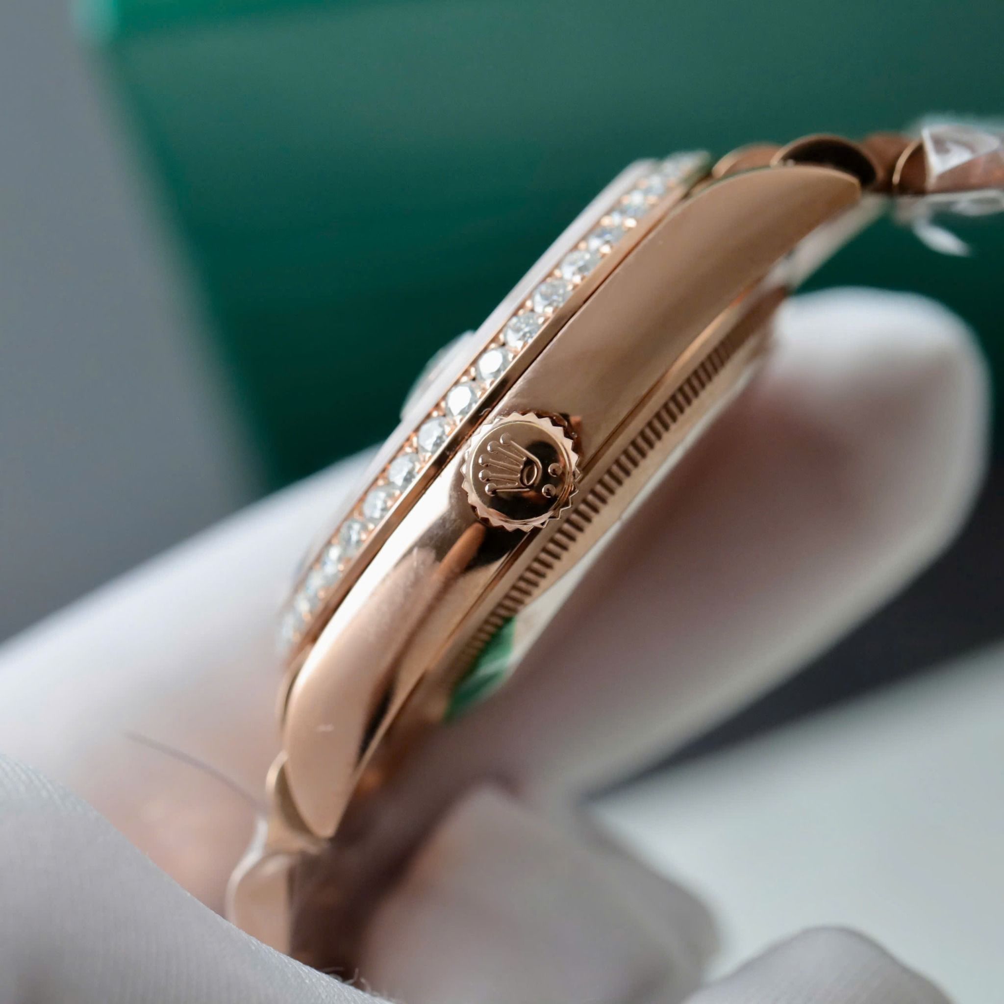 Rolex Oyster Perpetual Day-Date Vàng hồng Everose Mặt Số Xà Cừ Trắng