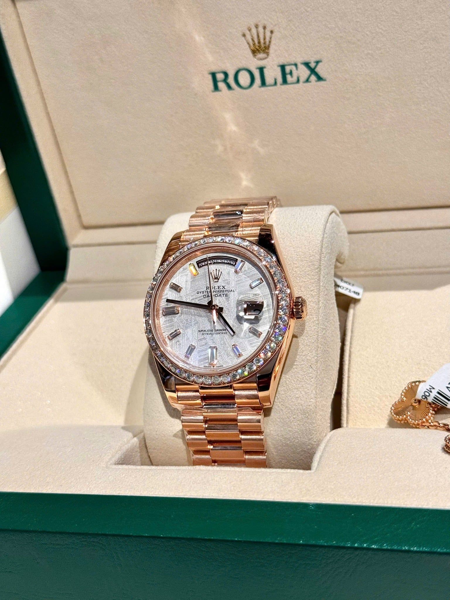 Rolex Day-Date 40mm Vàng hồng Mặt số Thiên thạch