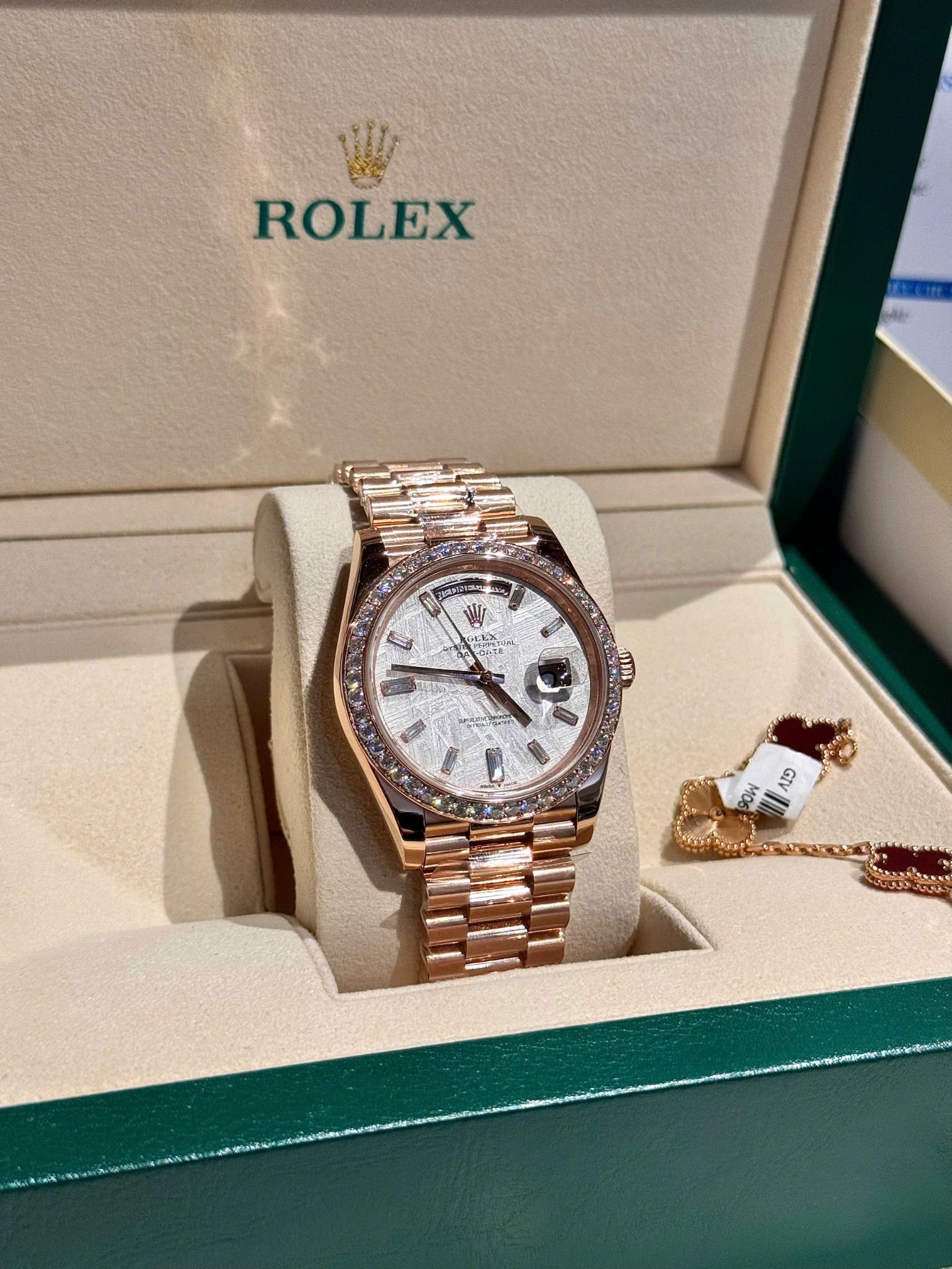 Rolex Day-Date 40mm Vàng hồng Mặt số Thiên thạch