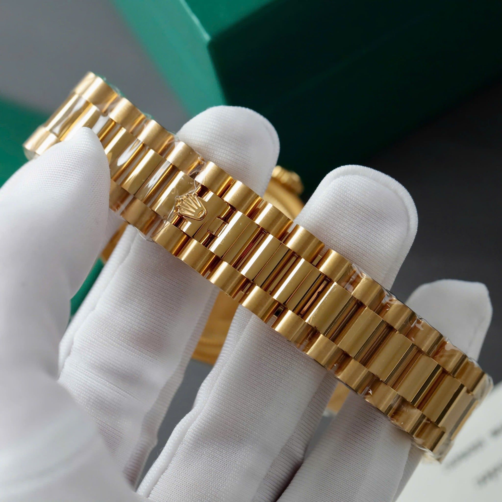 Rolex Oyster Perpetual Day-Date Vàng 18K Mặt Số Xà Cừ Trắng