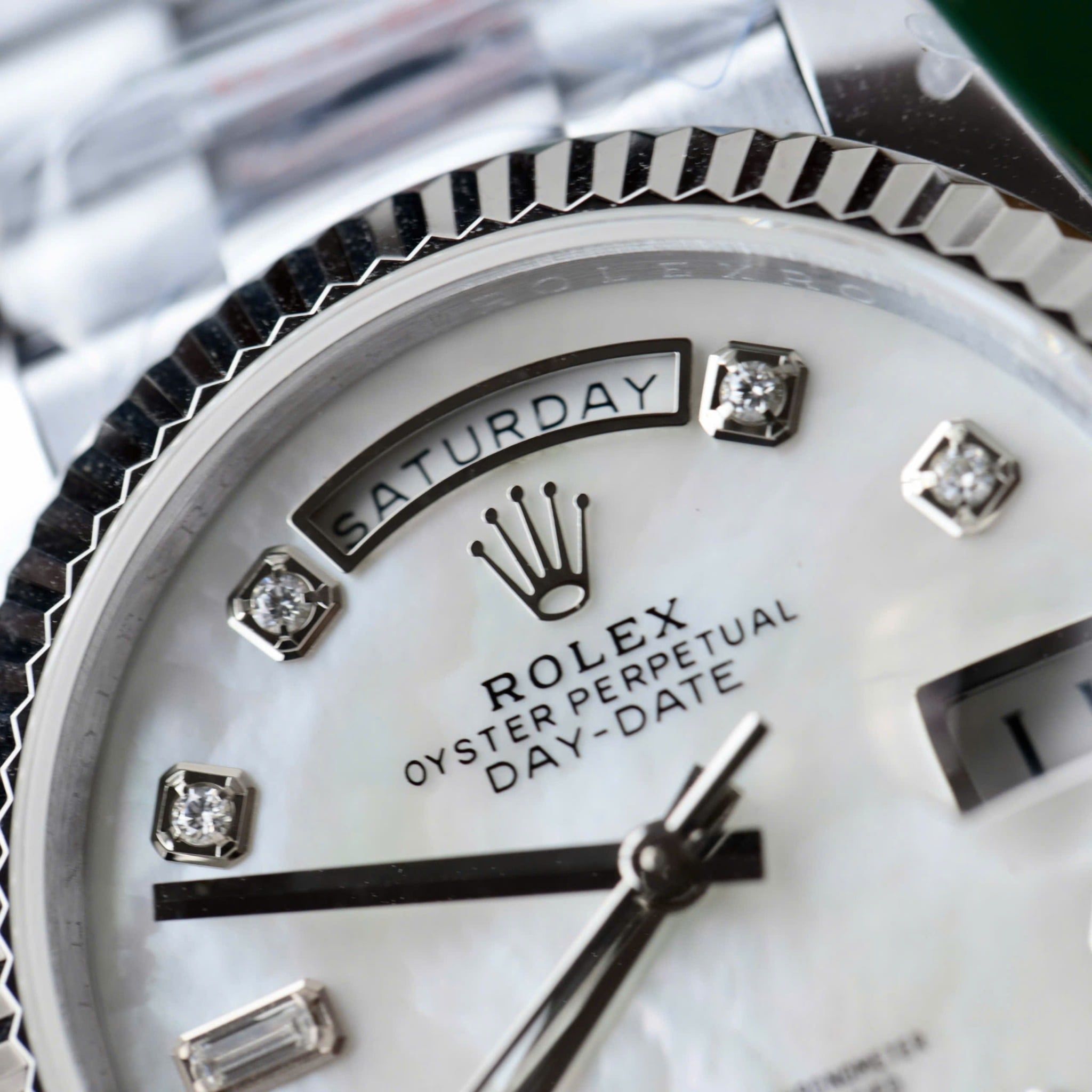 Rolex Oyster Perpetual Day-Date 36mm Mặt Xà cừ Cọc số Kim cương