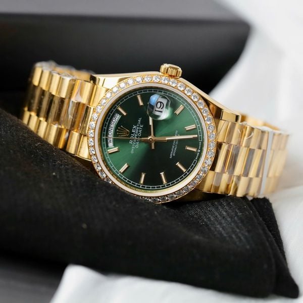 Rolex Day-Date 36mm Vàng 18K với Mặt Số Màu Xanh Lá Cây