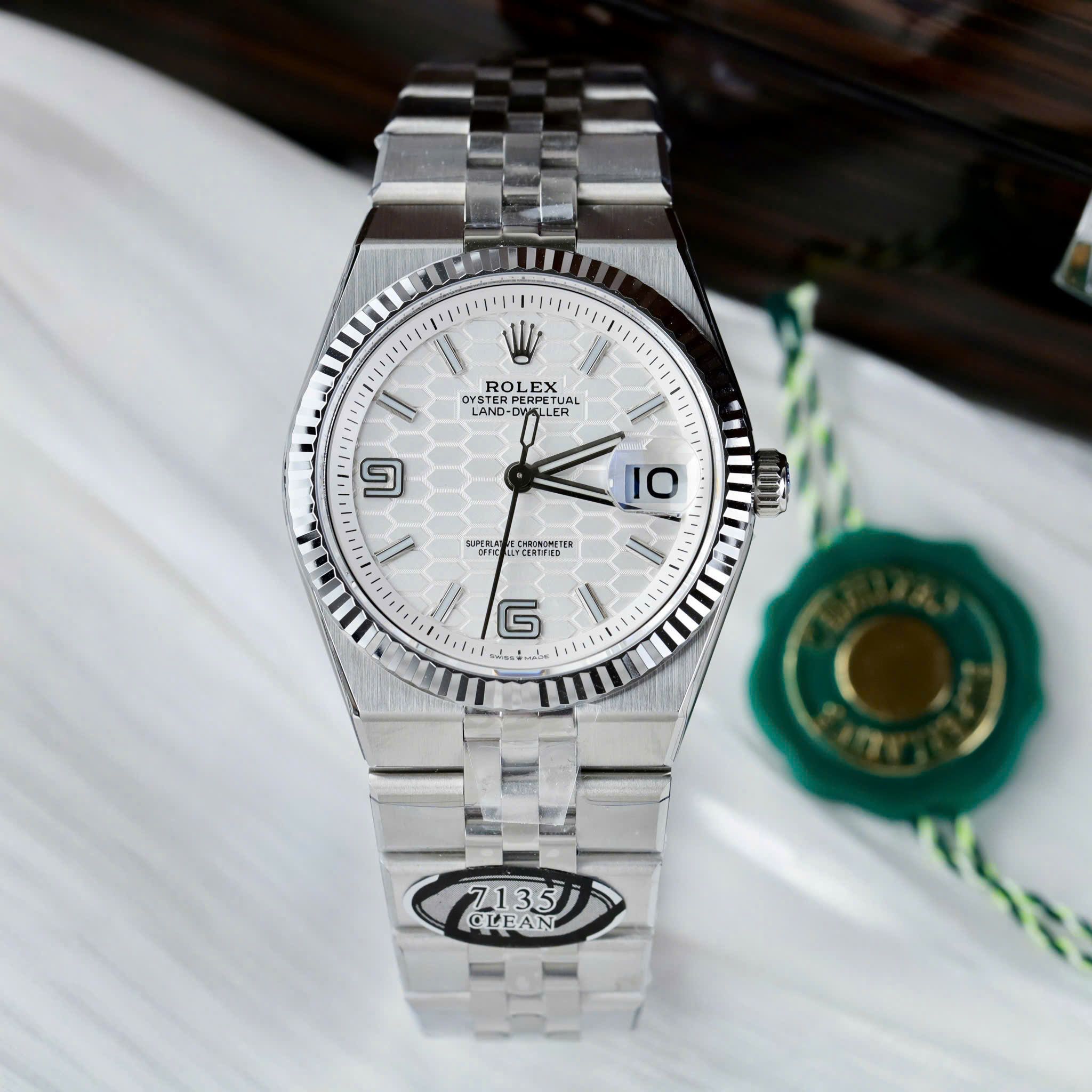 Rolex Oyster Perpetual Land-Dweller 127334 & 127336 Mặt Số Trắng