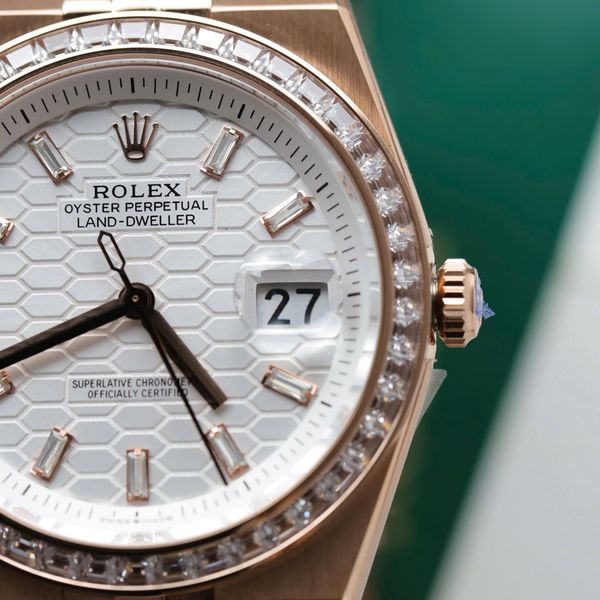 Rolex Land-Dweller với Vành Bezel Kim Cương Mặt Số Trắng