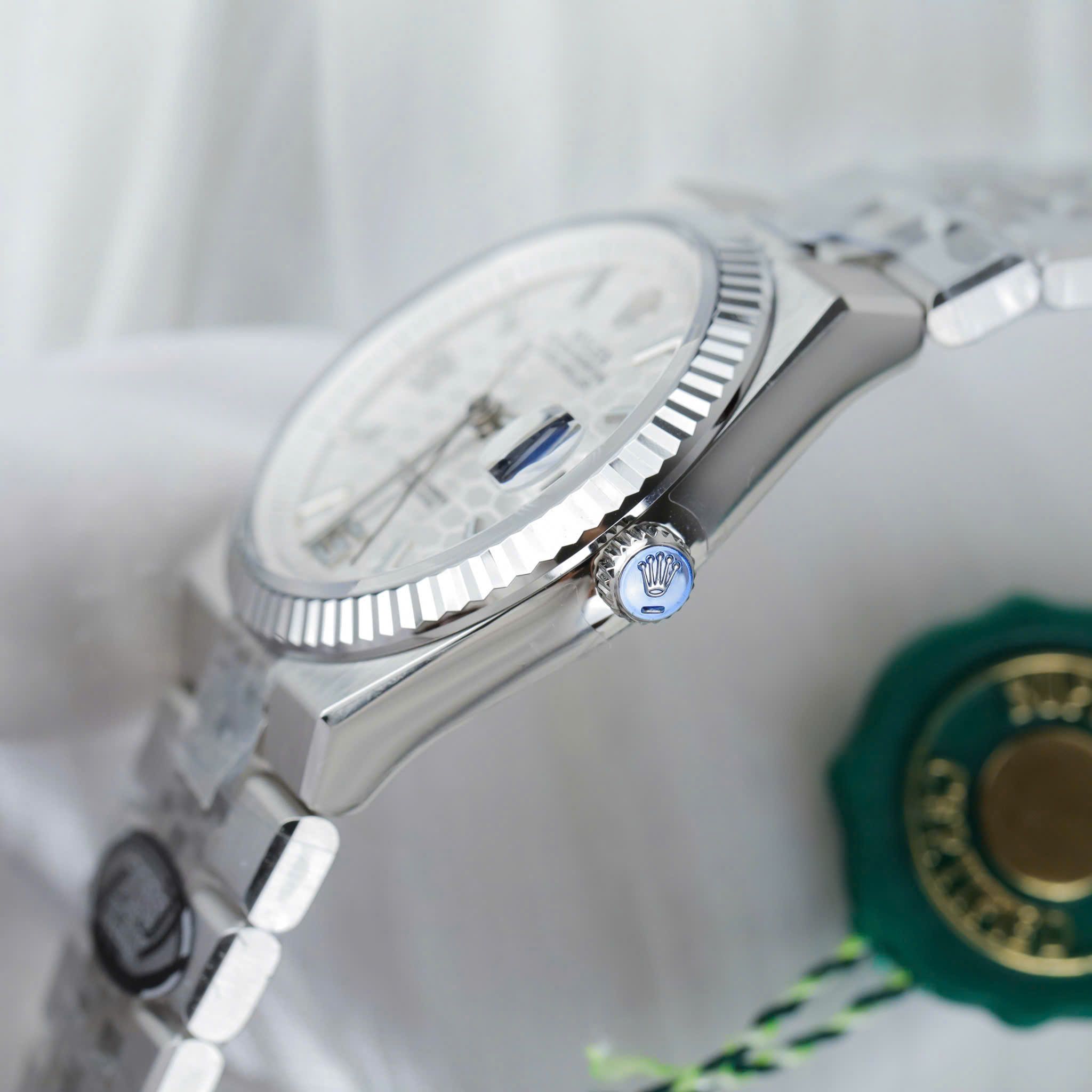 Rolex Oyster Perpetual Land-Dweller 127334 & 127336 Mặt Số Trắng