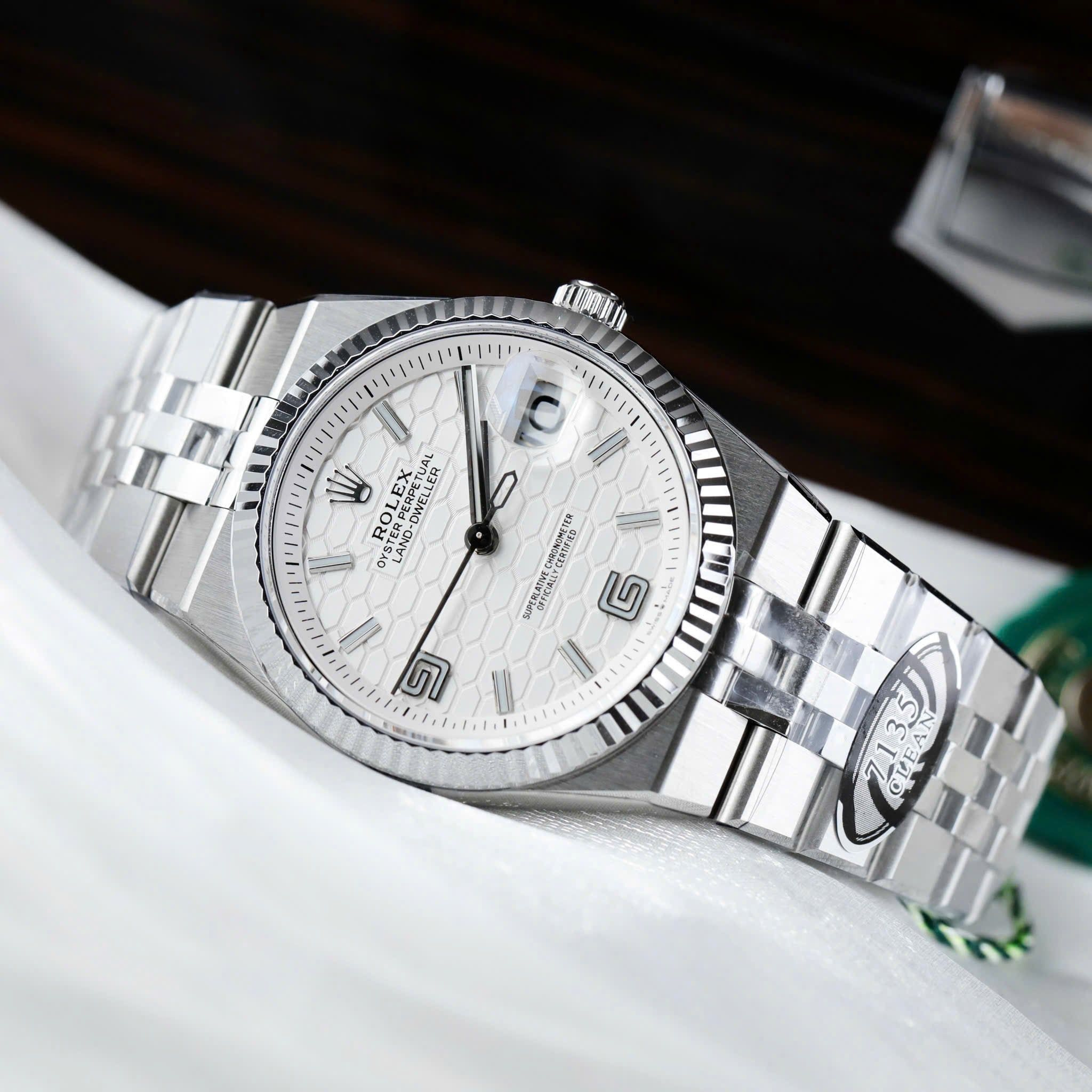 Rolex Oyster Perpetual Land-Dweller 127334 & 127336 Mặt Số Trắng