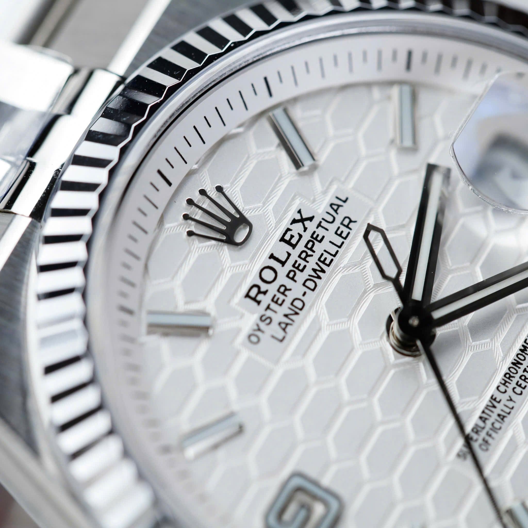 Rolex Oyster Perpetual Land-Dweller 127334 & 127336 Mặt Số Trắng