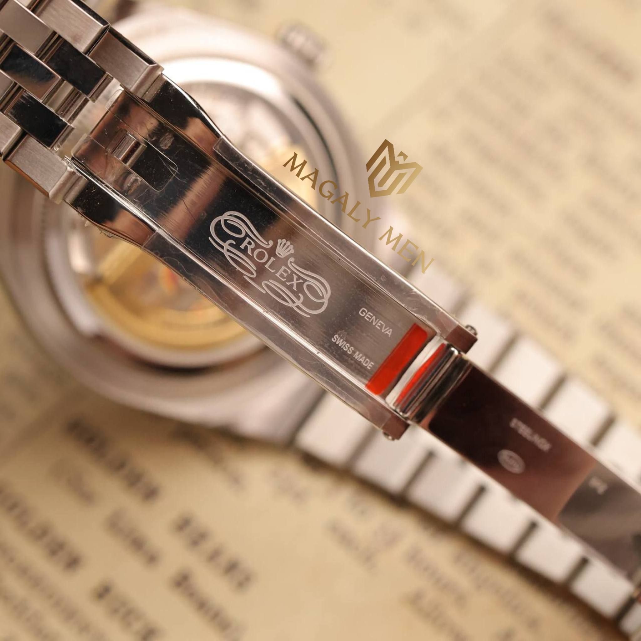 Rolex Land-Dweller với Vành Bezel Kim Cương Mặt Số Trắng