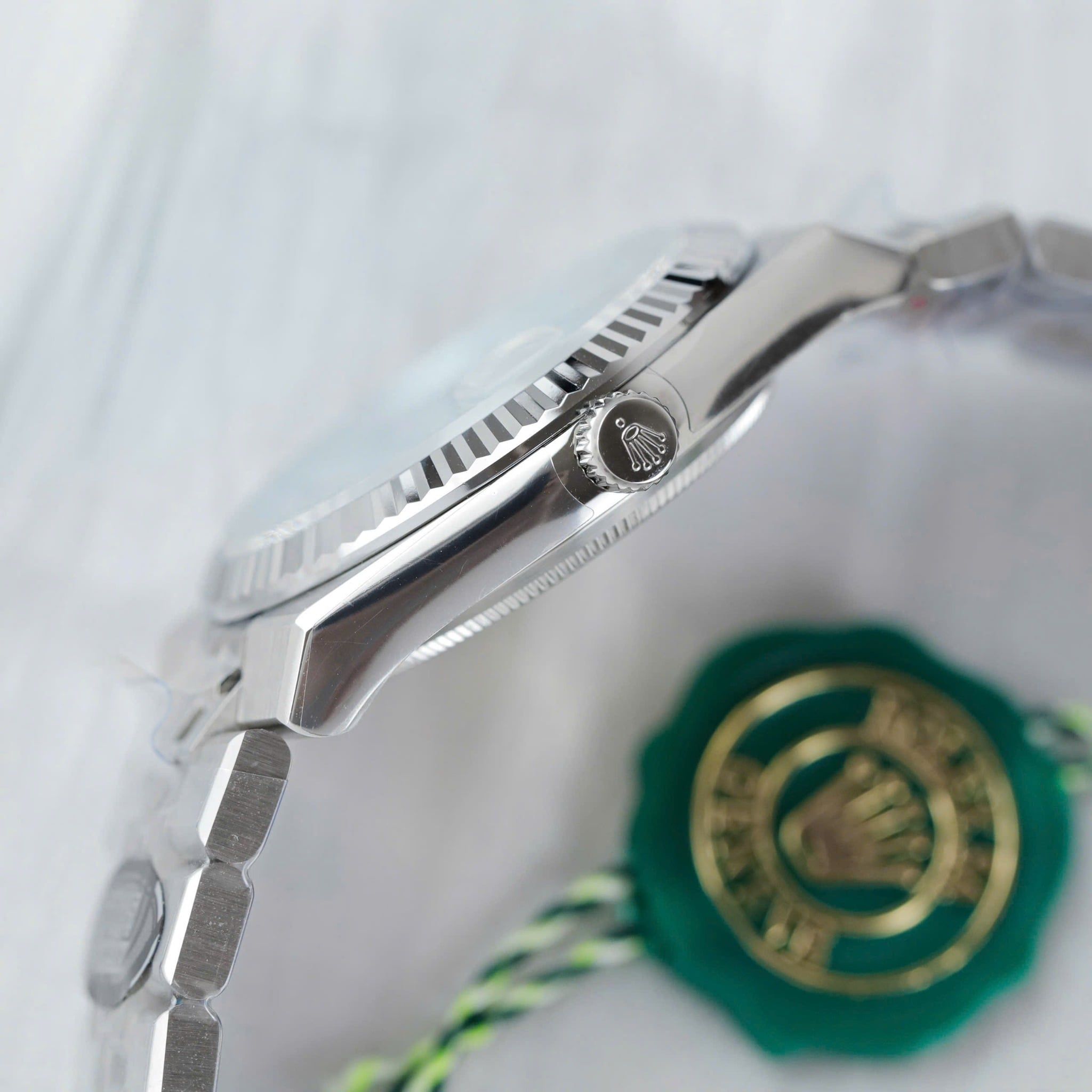 Rolex Oyster Perpetual Land-Dweller 127334 & 127336 Mặt Số Xanh Băng Giá