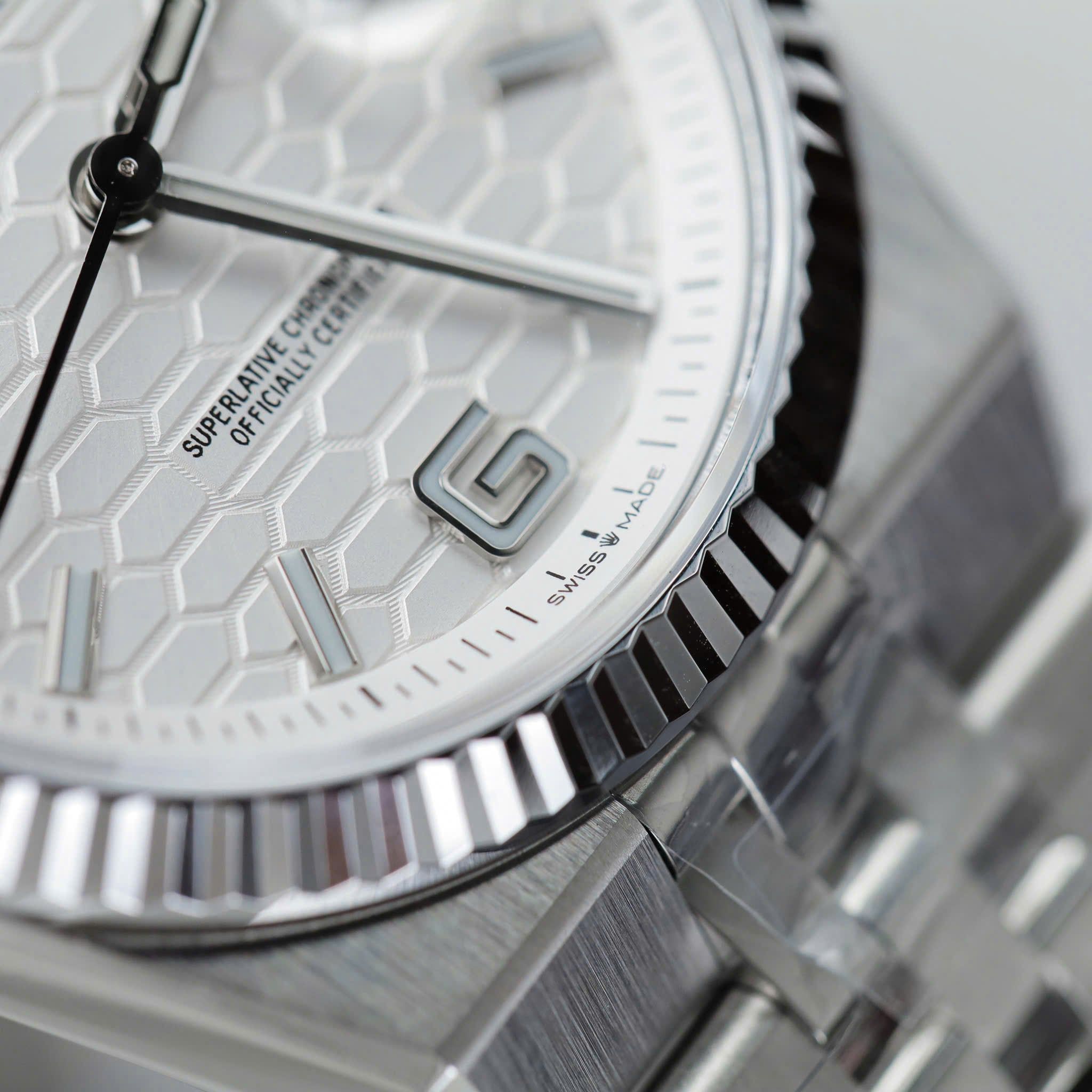 Rolex Oyster Perpetual Land-Dweller 127334 & 127336 Mặt Số Trắng