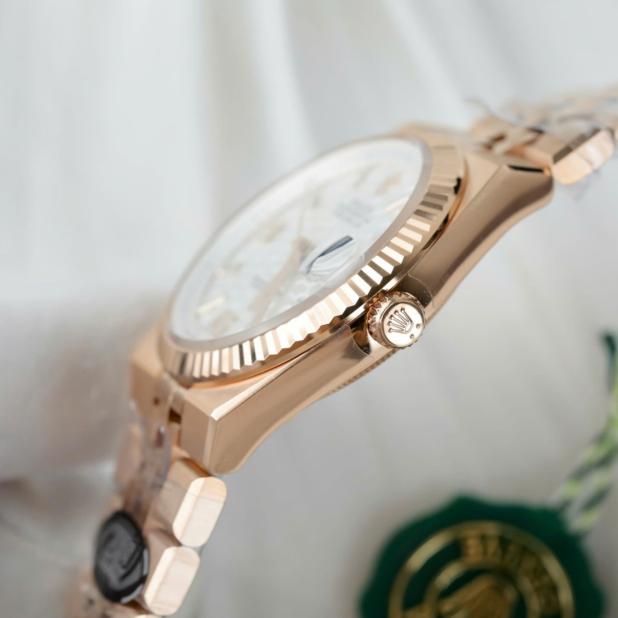 Rolex Oyster Perpetual Land-Dweller 127334 & 127336 Vàng Everose Mặt số Trắng