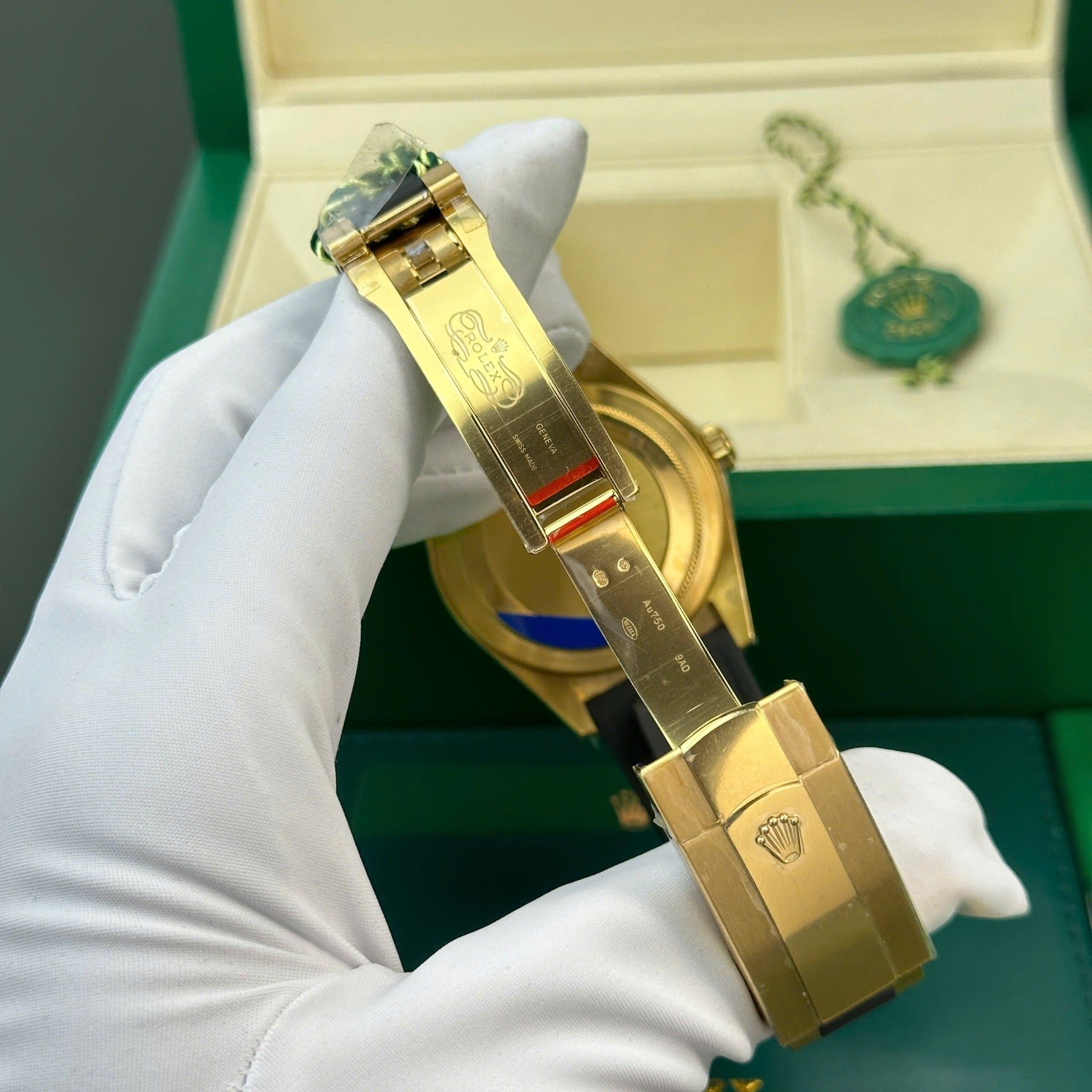 Rolex Sky-Dweller mặt số Champagne Oyster vàng 18k 336938