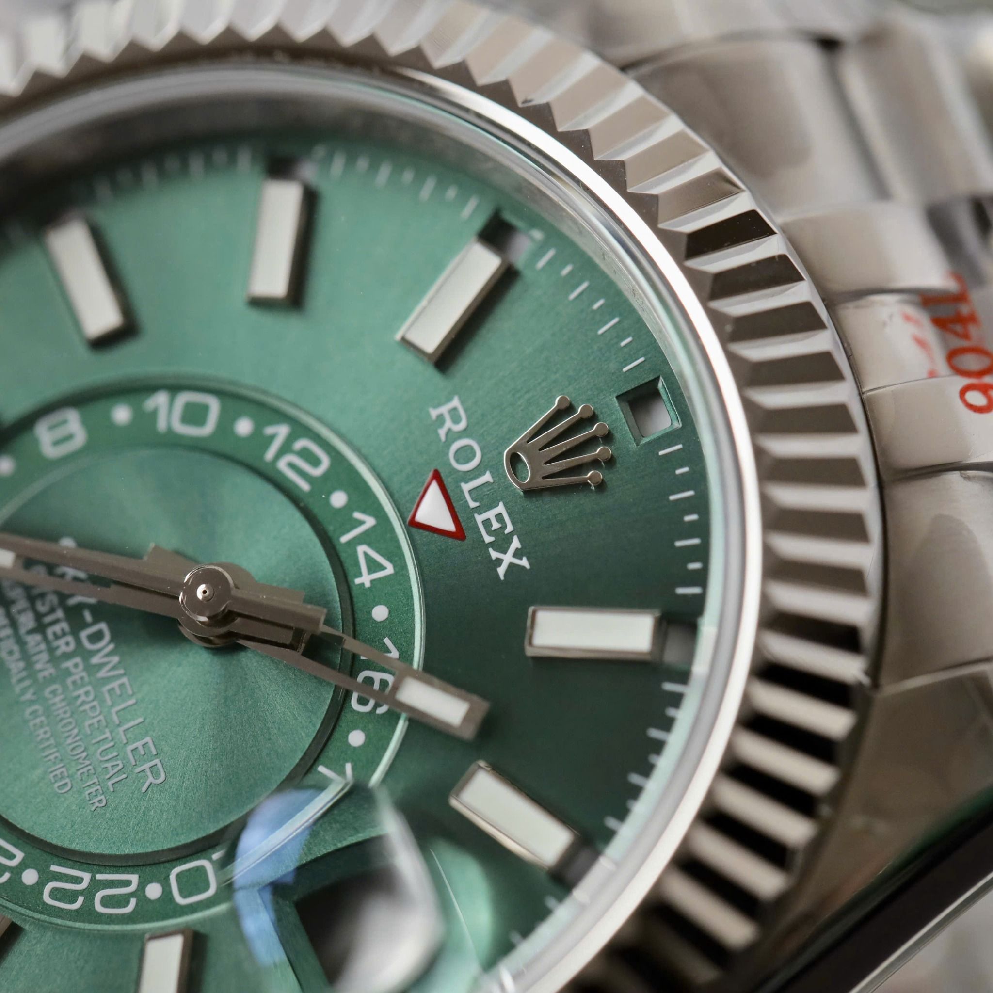 Rolex Sky-Dweller Mặt số màu Xanh Ô Liu