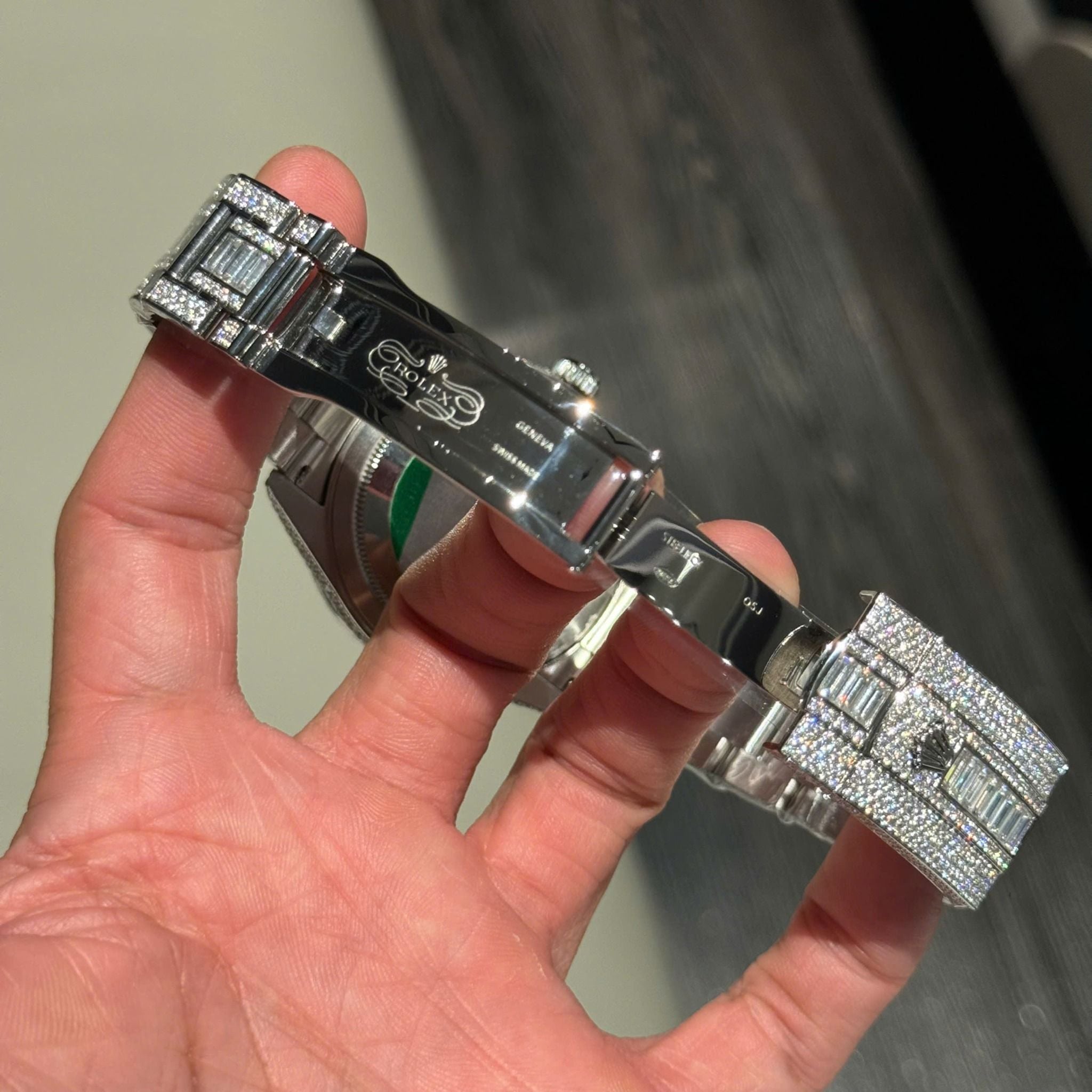 Rolex Sky-Dweller Bản Thiết Kế Riêng Mặt Số Màu Bạc và Dây Đeo Oyster