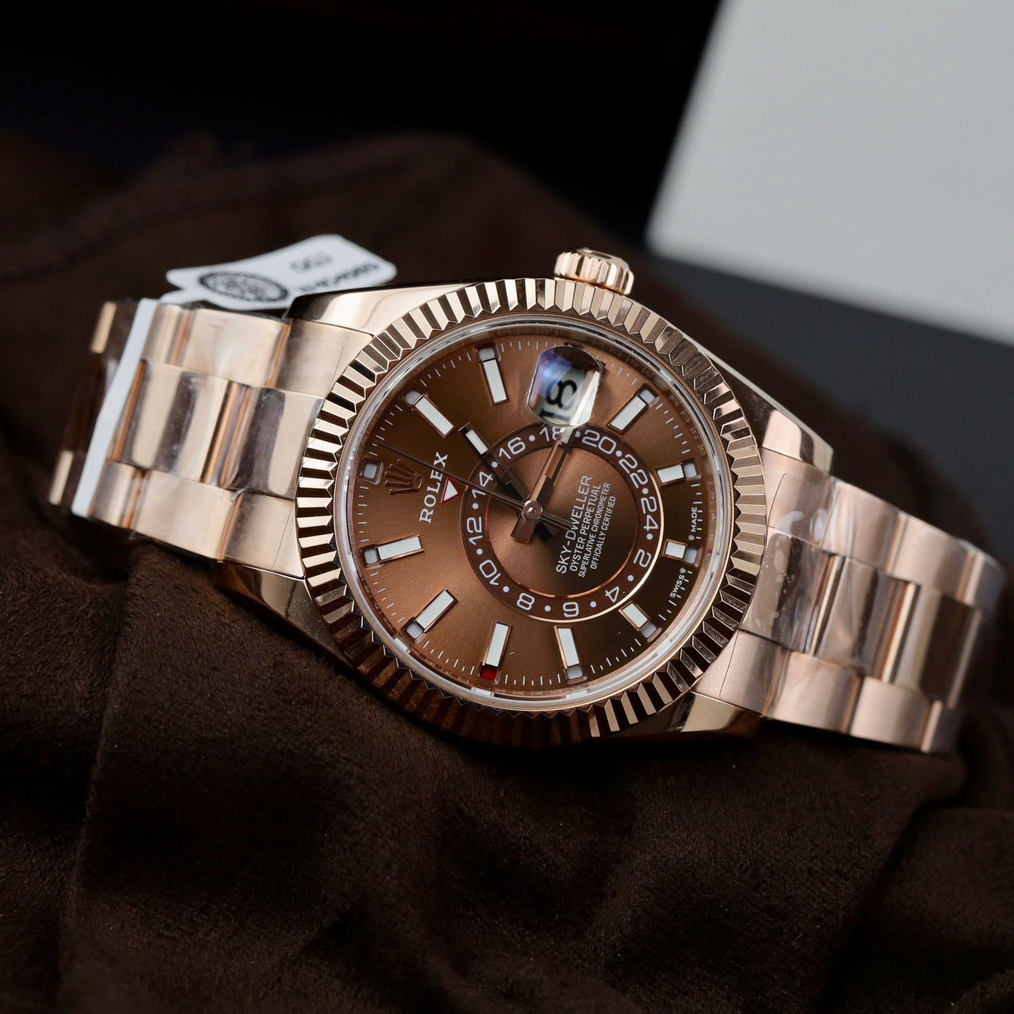 Rolex Sky-Dweller Vàng Everose 18 ct với Mặt Số Màu Nâu