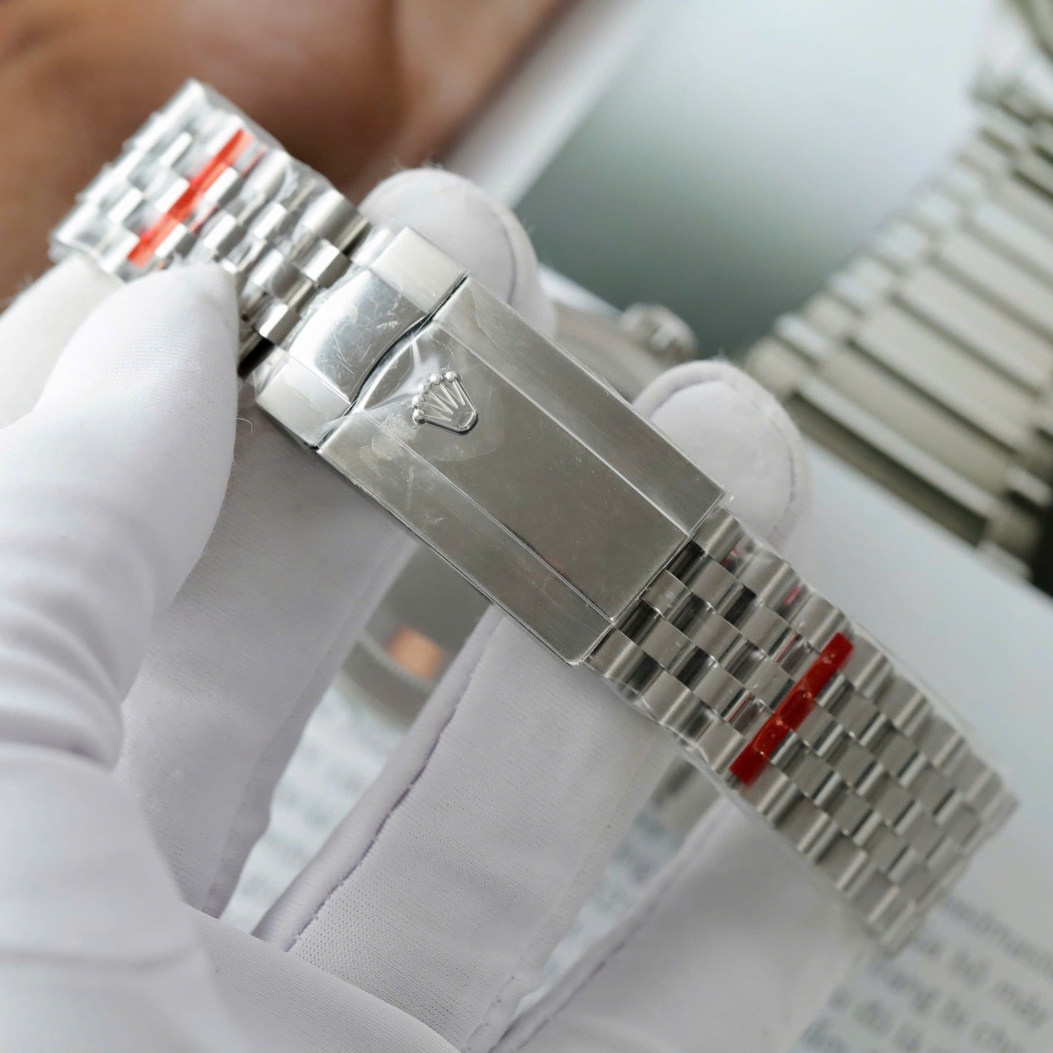 Rolex Sky-Dweller Mặt số màu Xanh Ô Liu