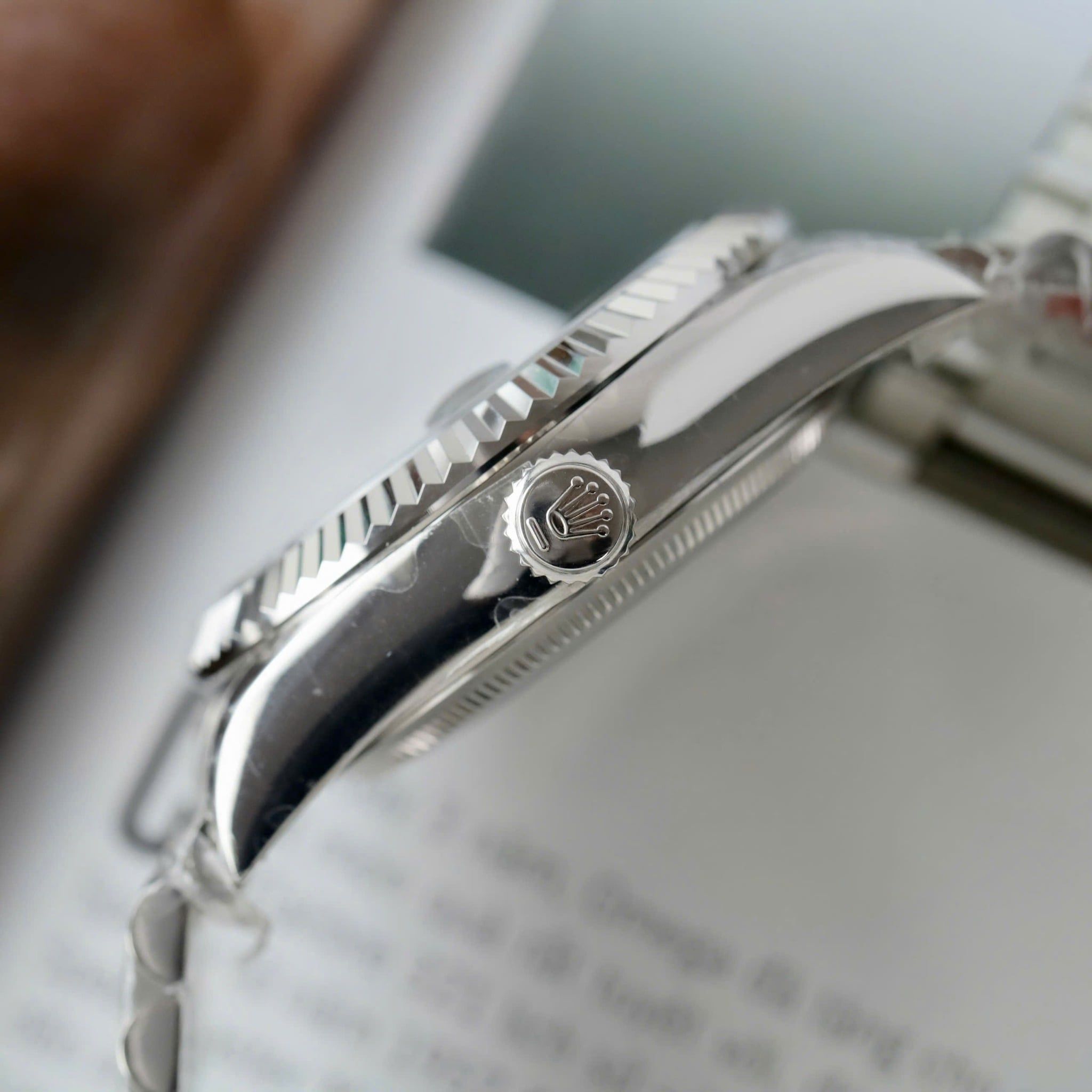 Rolex Sky-Dweller Mặt số màu Xanh Ô Liu