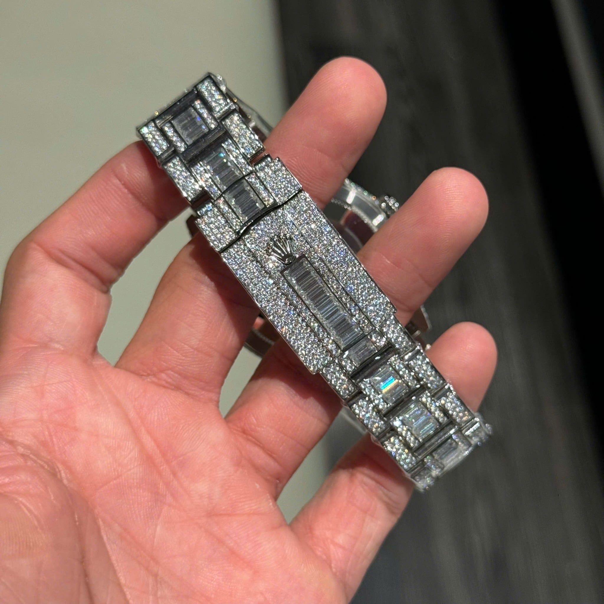 Rolex Sky-Dweller Bản Thiết Kế Riêng Mặt Số Màu Bạc và Dây Đeo Oyster