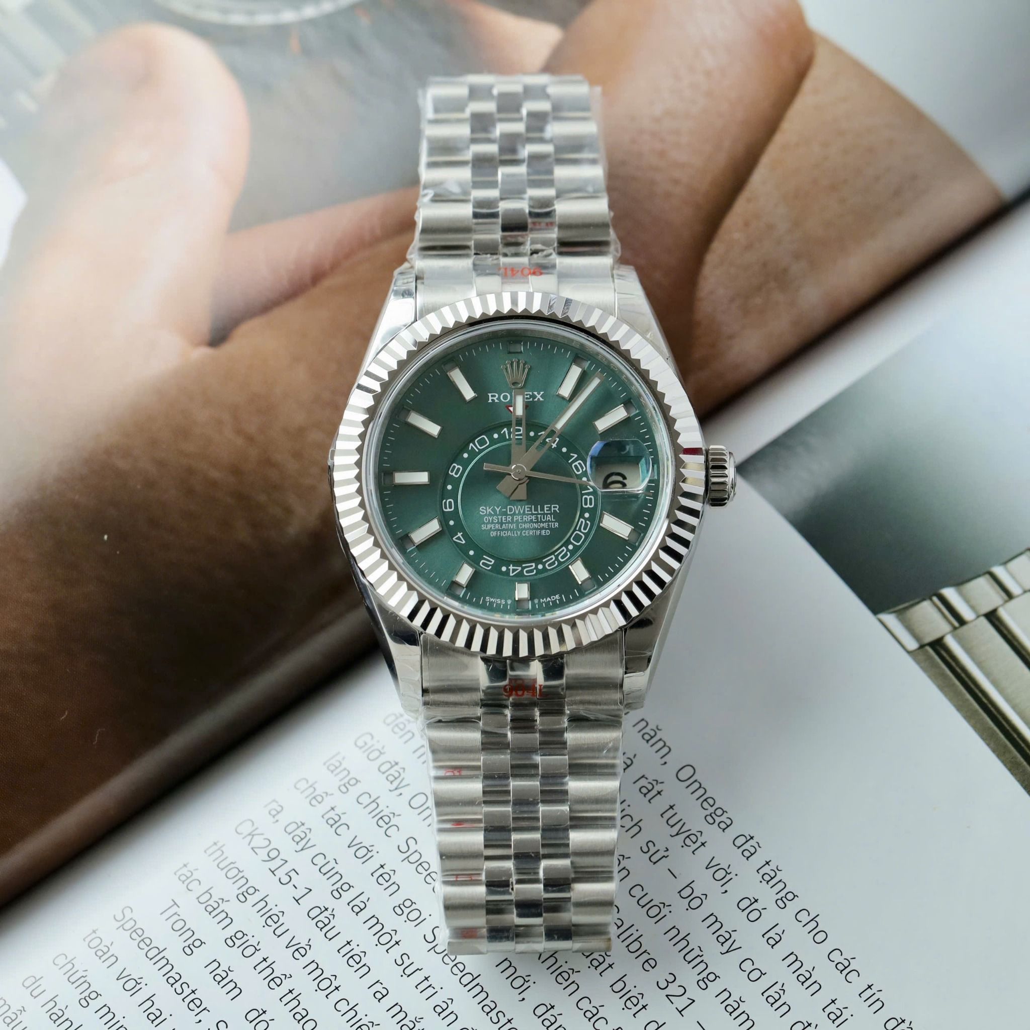 Rolex Sky-Dweller Mặt số màu Xanh Ô Liu