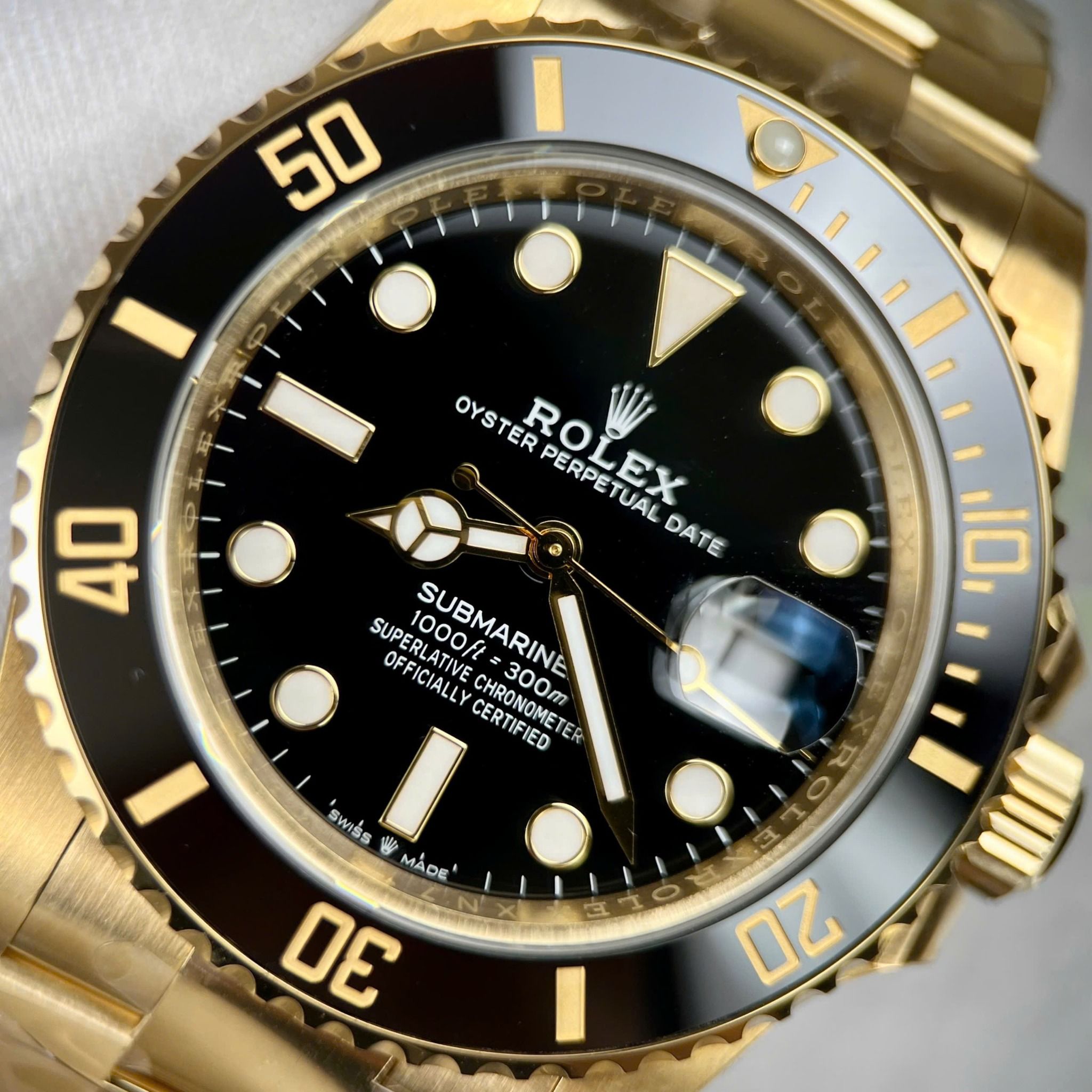 Rolex Submariner Date Mạ Vàng Mặt Số Đen
