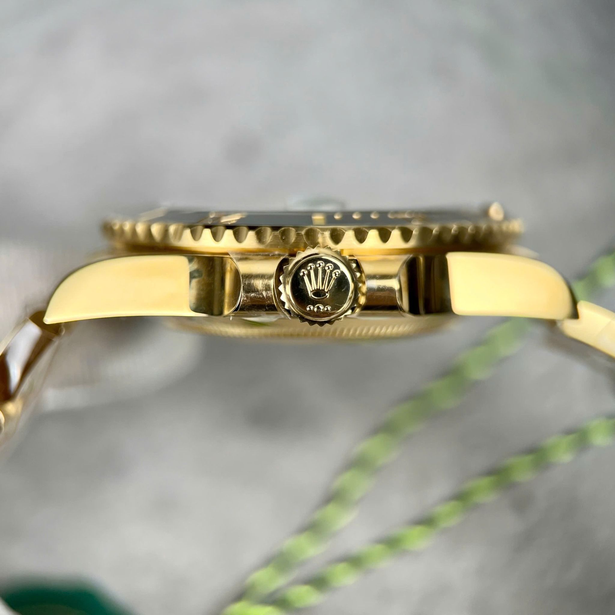 Rolex Submariner Date Mạ Vàng Mặt Số Đen