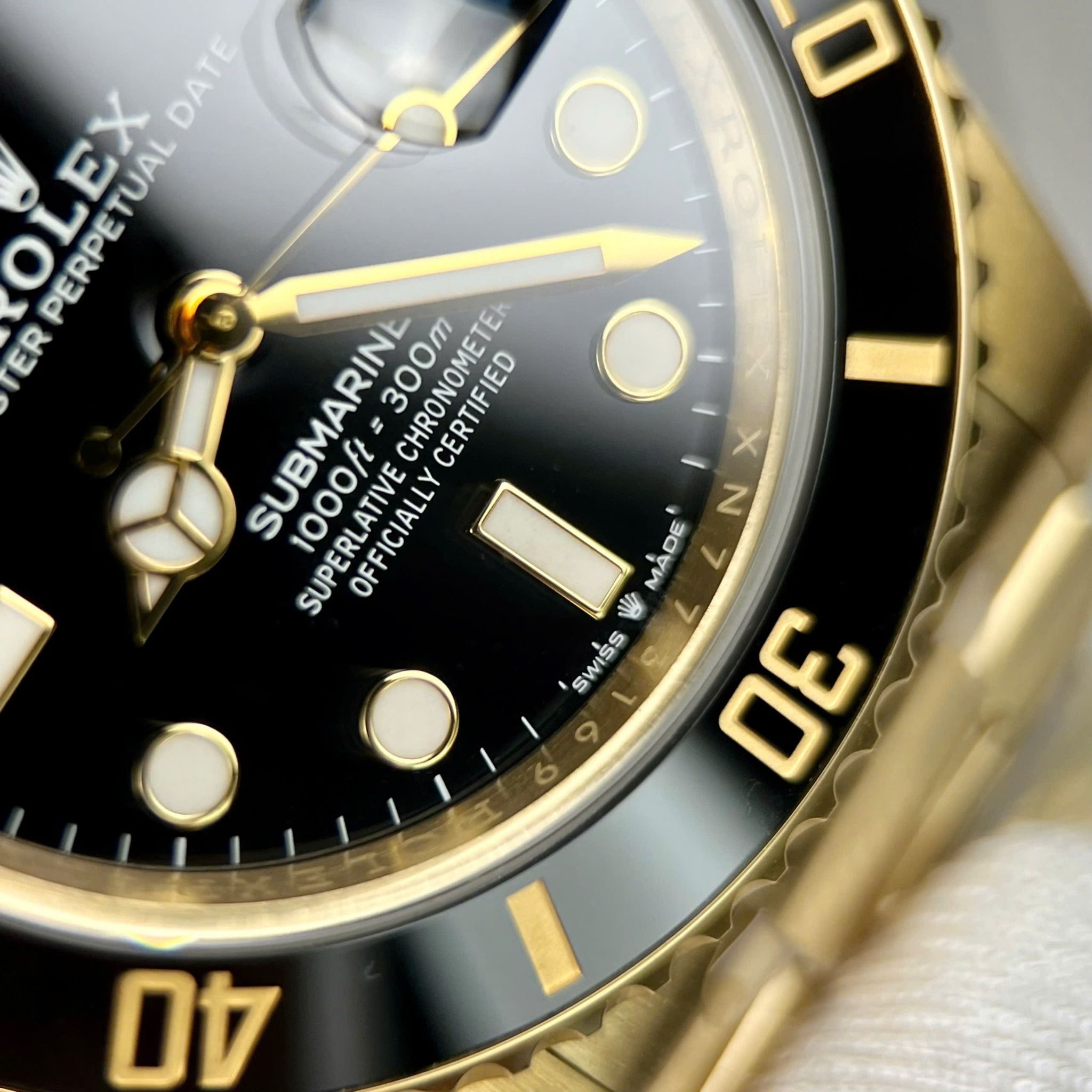 Rolex Submariner Date Mạ Vàng Mặt Số Đen