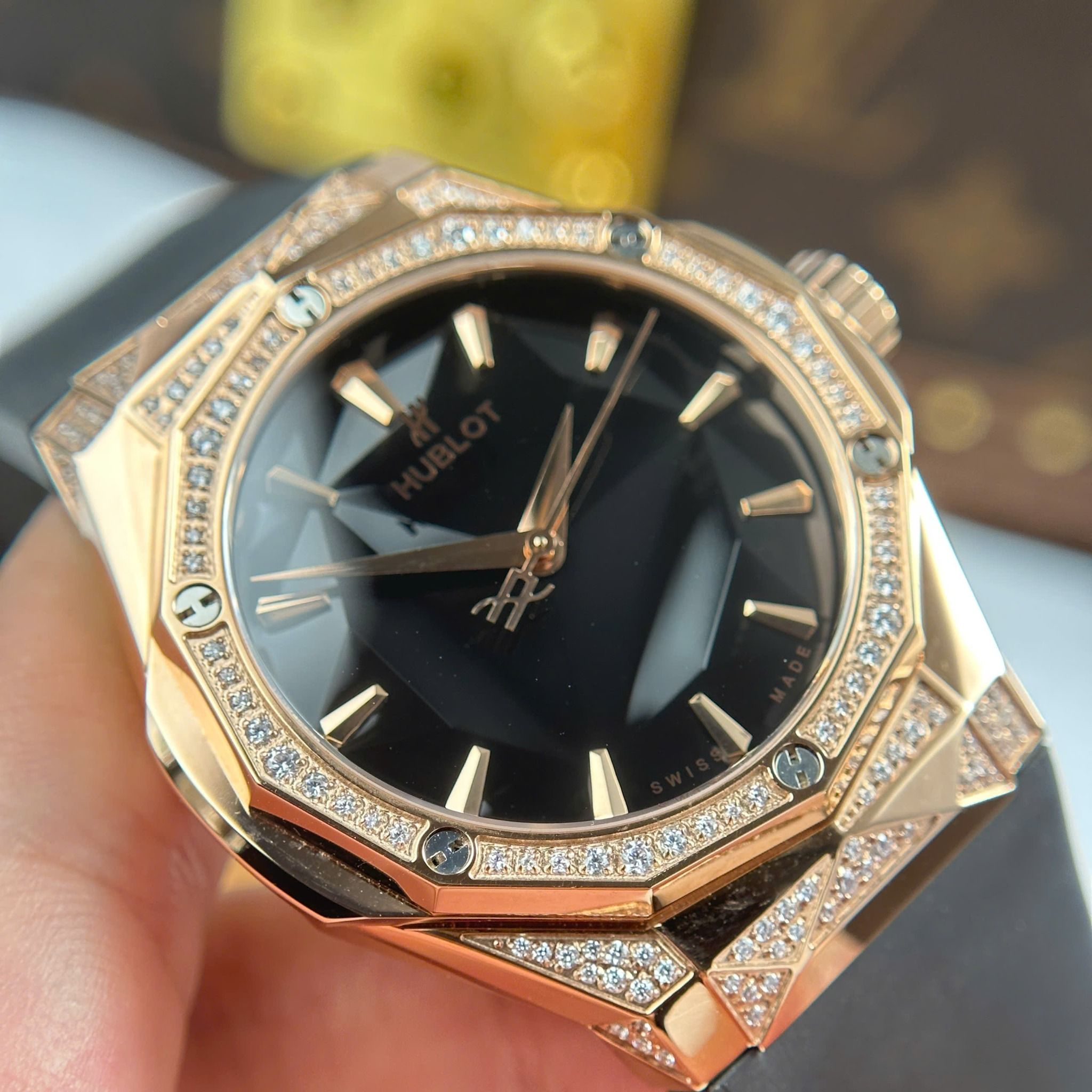 Đồng Hồ Hublot Classic Fusion Orlinski 40mm Rep 1:1 Chế Tác Chuẩn Hãng Mạ Vàng PVD Kim Cương Moissanite  Demi