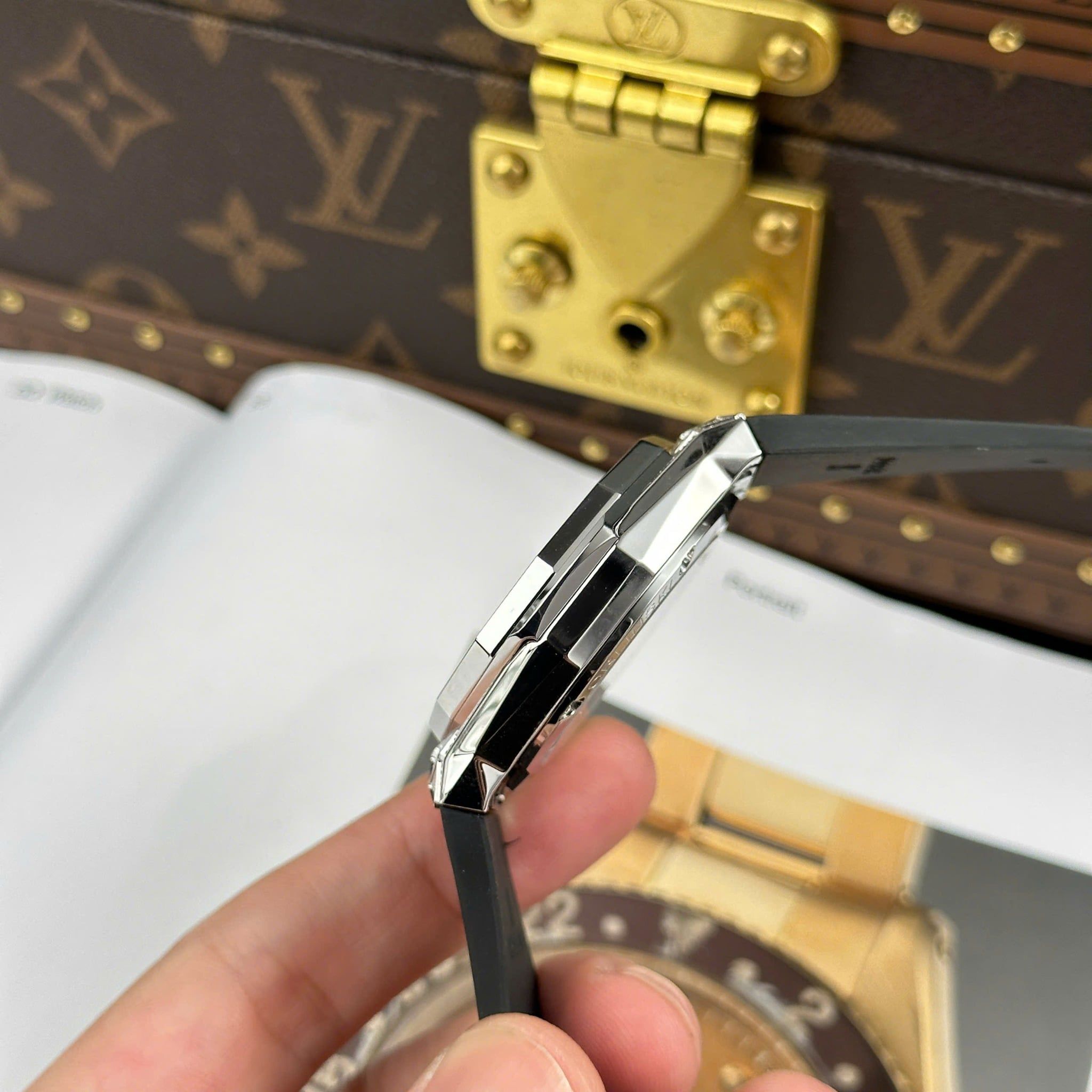 Đồng Hồ Hublot Classic Fusion Orlinski 40mm Rep 1:1 Chế Tác Chuẩn Hãng Thép Sịn - Full Kim Cương Moissanite