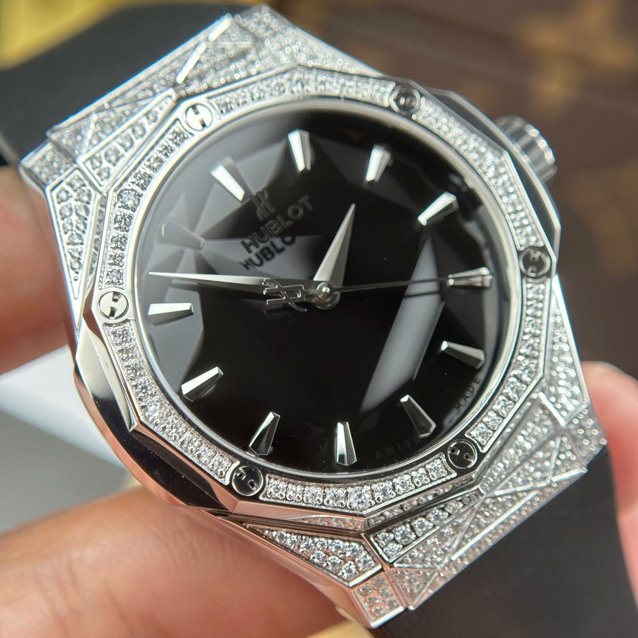 Đồng Hồ Hublot Classic Fusion Orlinski 40mm Rep 1:1 Chế Tác Chuẩn Hãng Thép Sịn - Full Kim Cương Moissanite