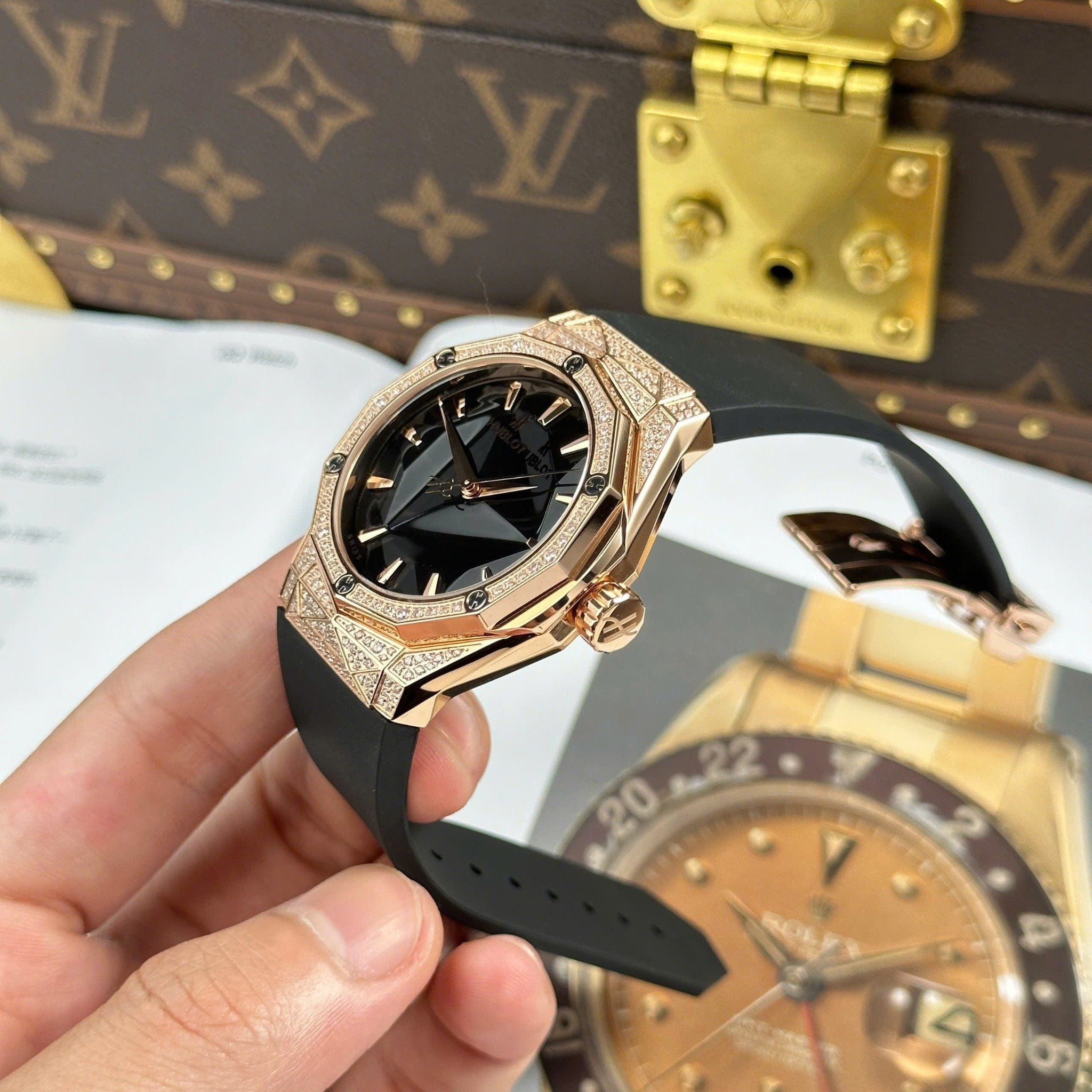 Đồng Hồ Hublot Classic Fusion Orlinski 40mm Rep 1:1 Chế Tác Chuẩn Hãng Mạ Vàng - Full Kim Cương Moissanite