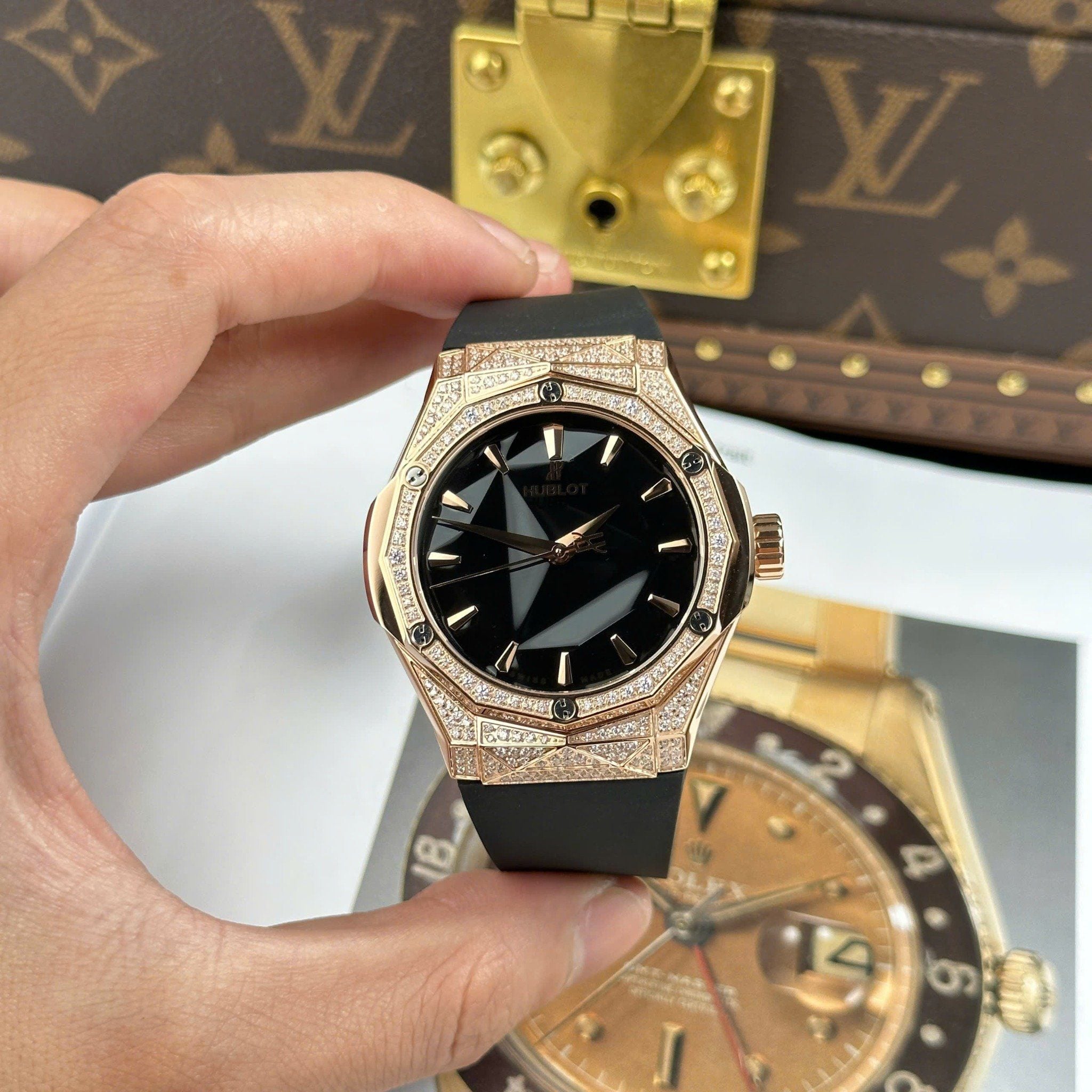 Đồng Hồ Hublot Classic Fusion Orlinski 40mm Rep 1:1 Chế Tác Chuẩn Hãng Mạ Vàng - Full Kim Cương Moissanite