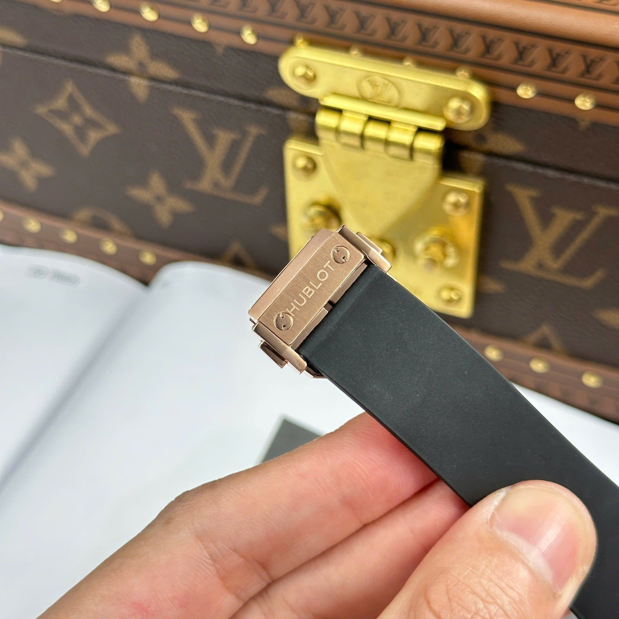 Đồng Hồ Hublot Classic Fusion Orlinski 40mm Rep 1:1 Chế Tác Chuẩn Hãng Mạ Vàng - Full Kim Cương Moissanite