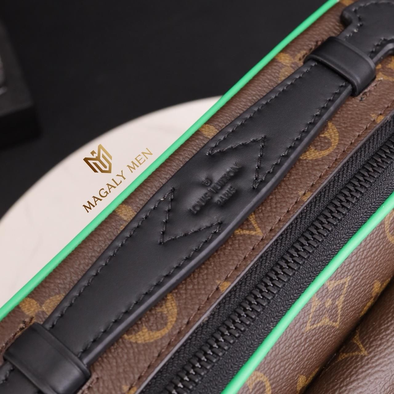 SALE Túi Đeo Chéo Nam Louis Vuitton