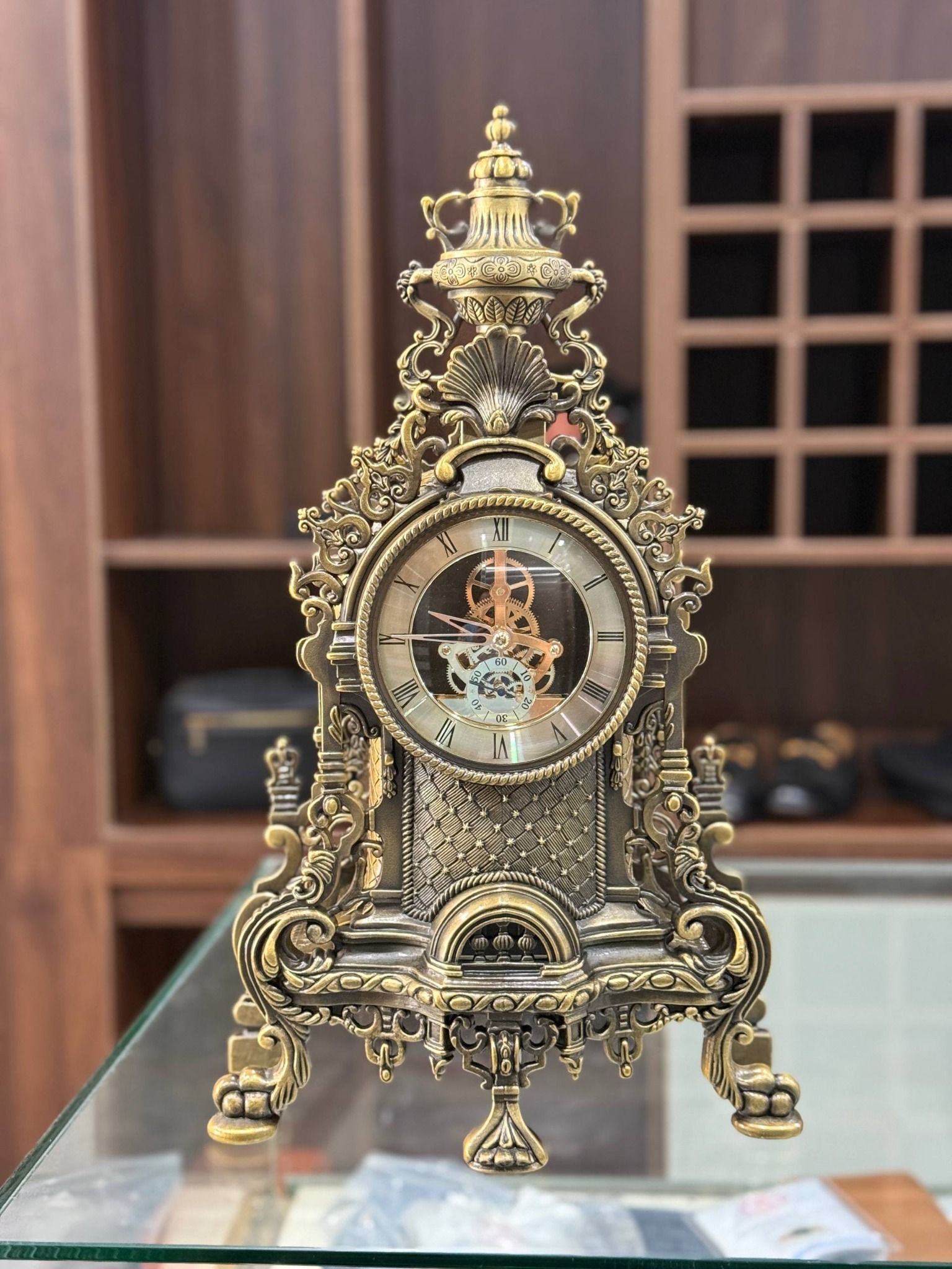 Đồng hồ tháp tân cổ điển để bàn