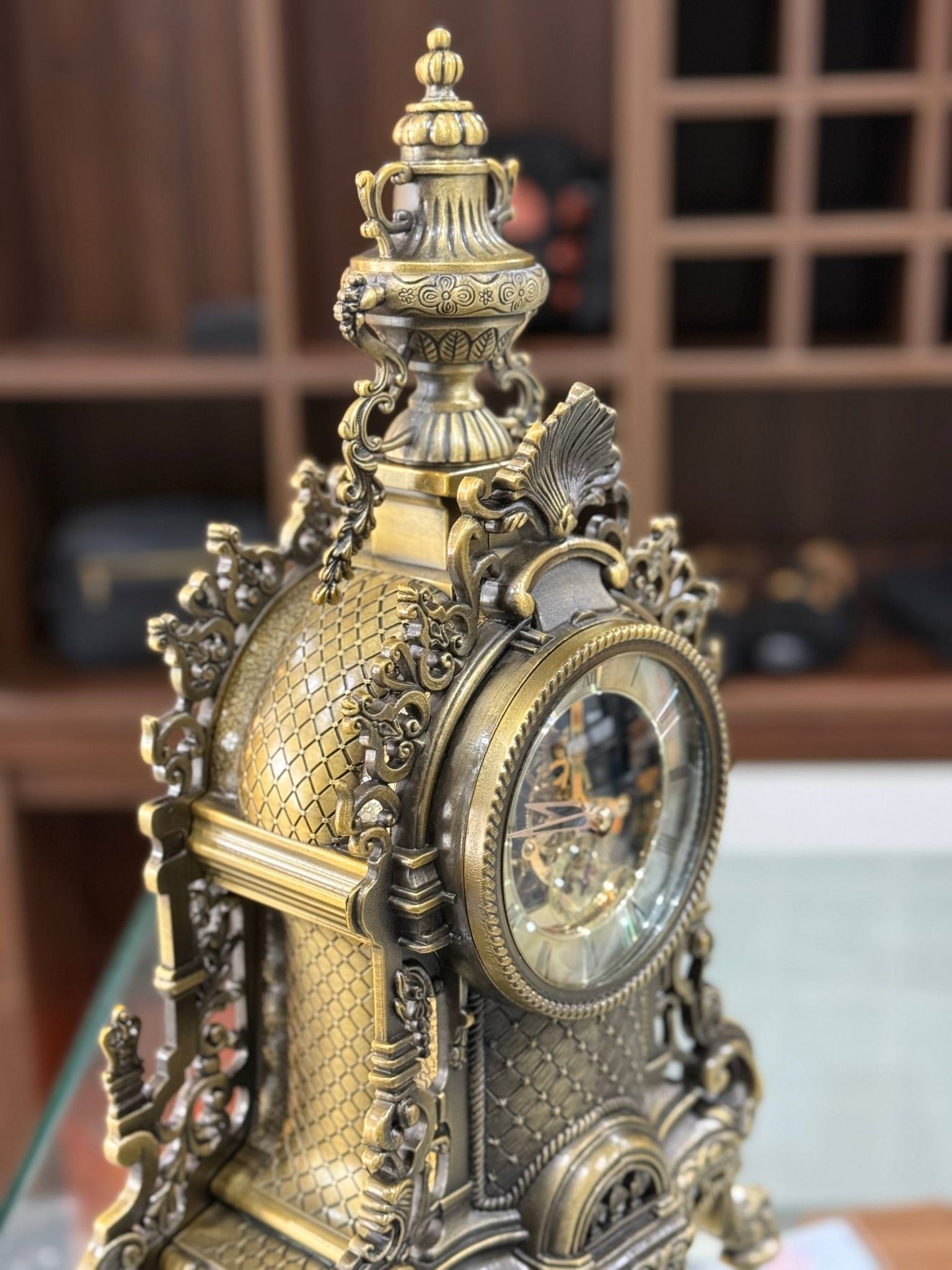 Đồng hồ tháp tân cổ điển để bàn