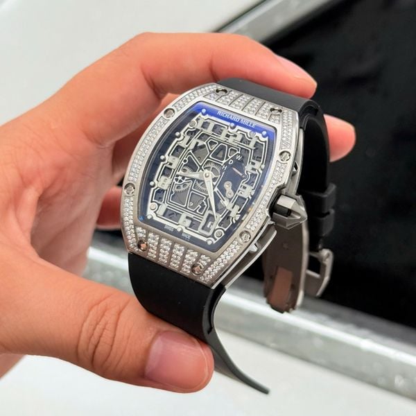 Phiên bản RM 67-01 chế tác với khung vỏ titanium siêu mỏng