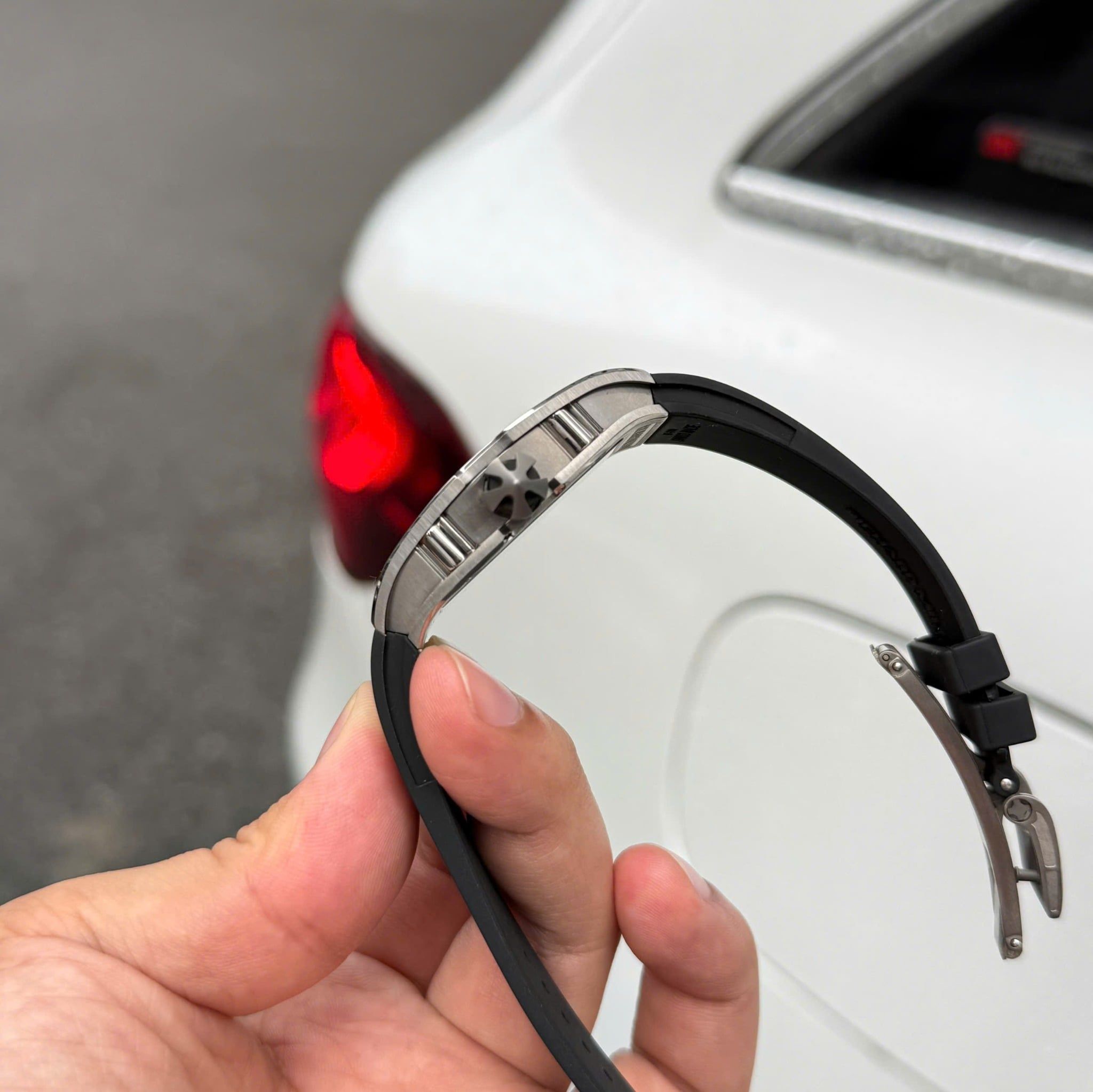 Phiên bản RM 67-01 chế tác với khung vỏ titanium siêu mỏng