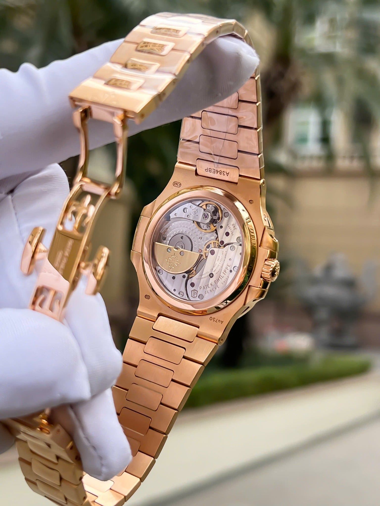 Đồng hồ Patek Philippe Nautilus Moon Phase 5712/1R-001 Chế Tác Bọc Vàng Thật