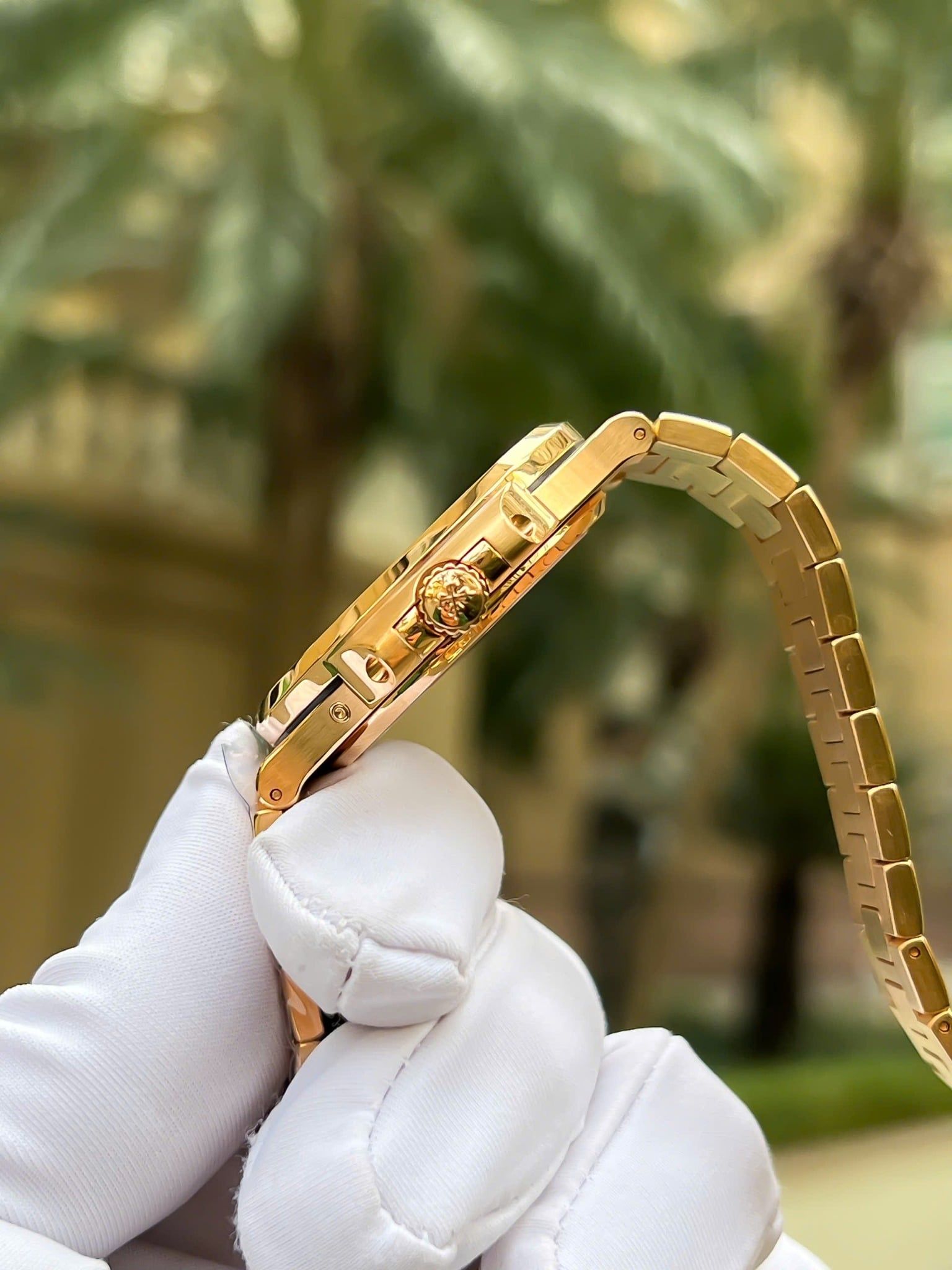 Đồng hồ Patek Philippe Nautilus Moon Phase 5712/1R-001 Chế Tác Bọc Vàng Thật